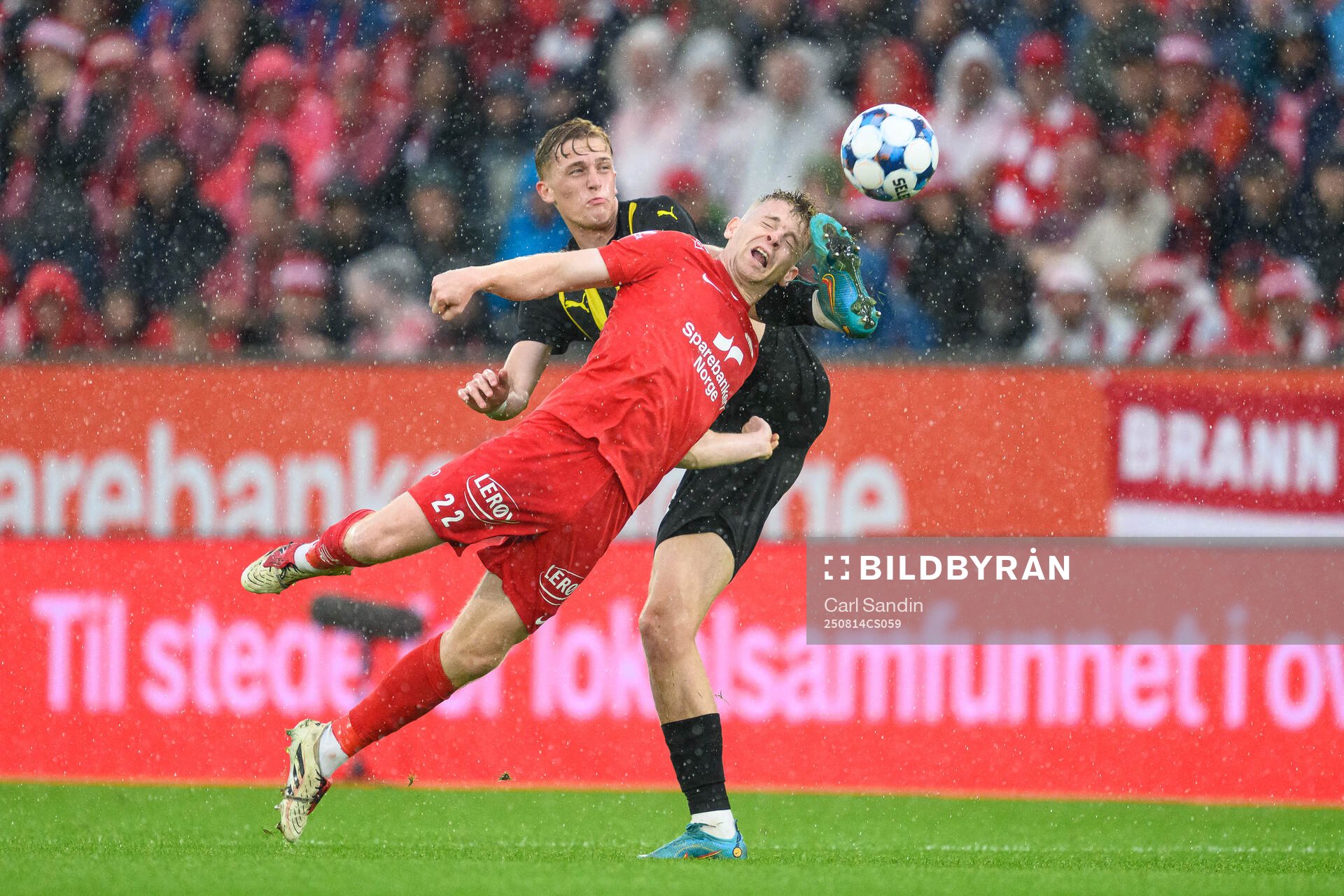 Saevar Atli Magnusson of Brann and Olle Samuelsson of