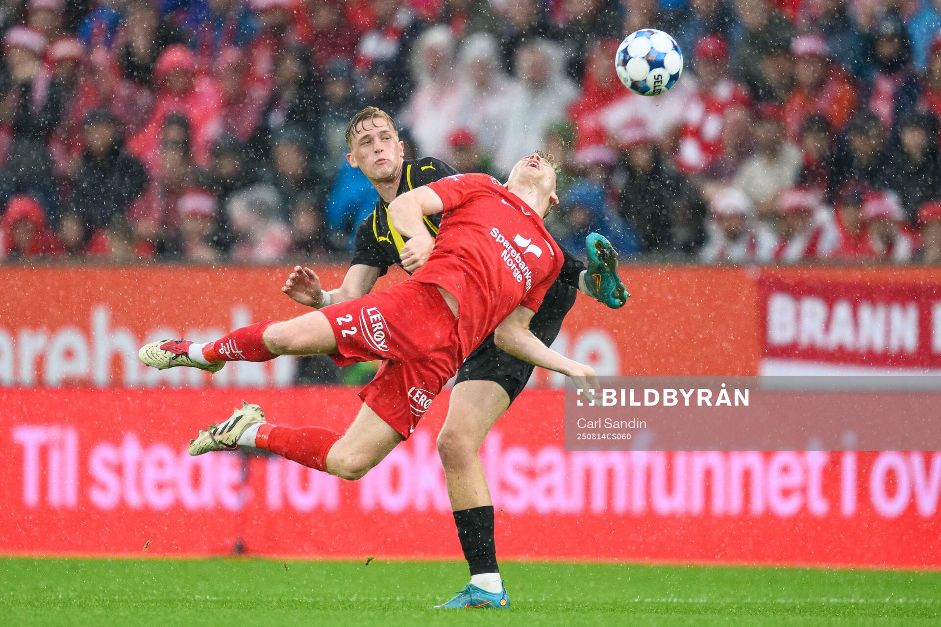 Saevar Atli Magnusson of Brann and Olle Samuelsson of