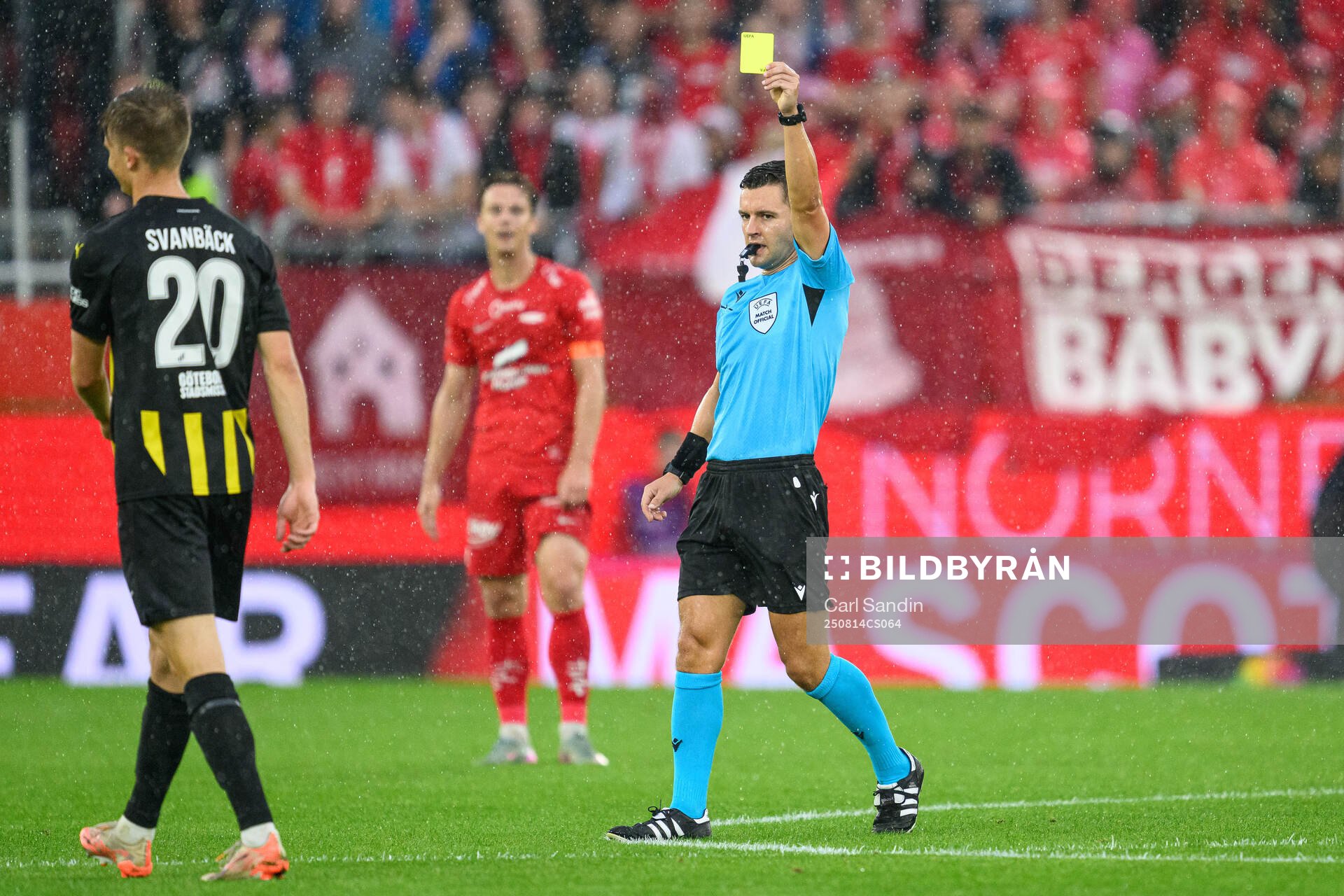 Referee Nicholas Walsh gives Adrian Svanbäck of Häcken a