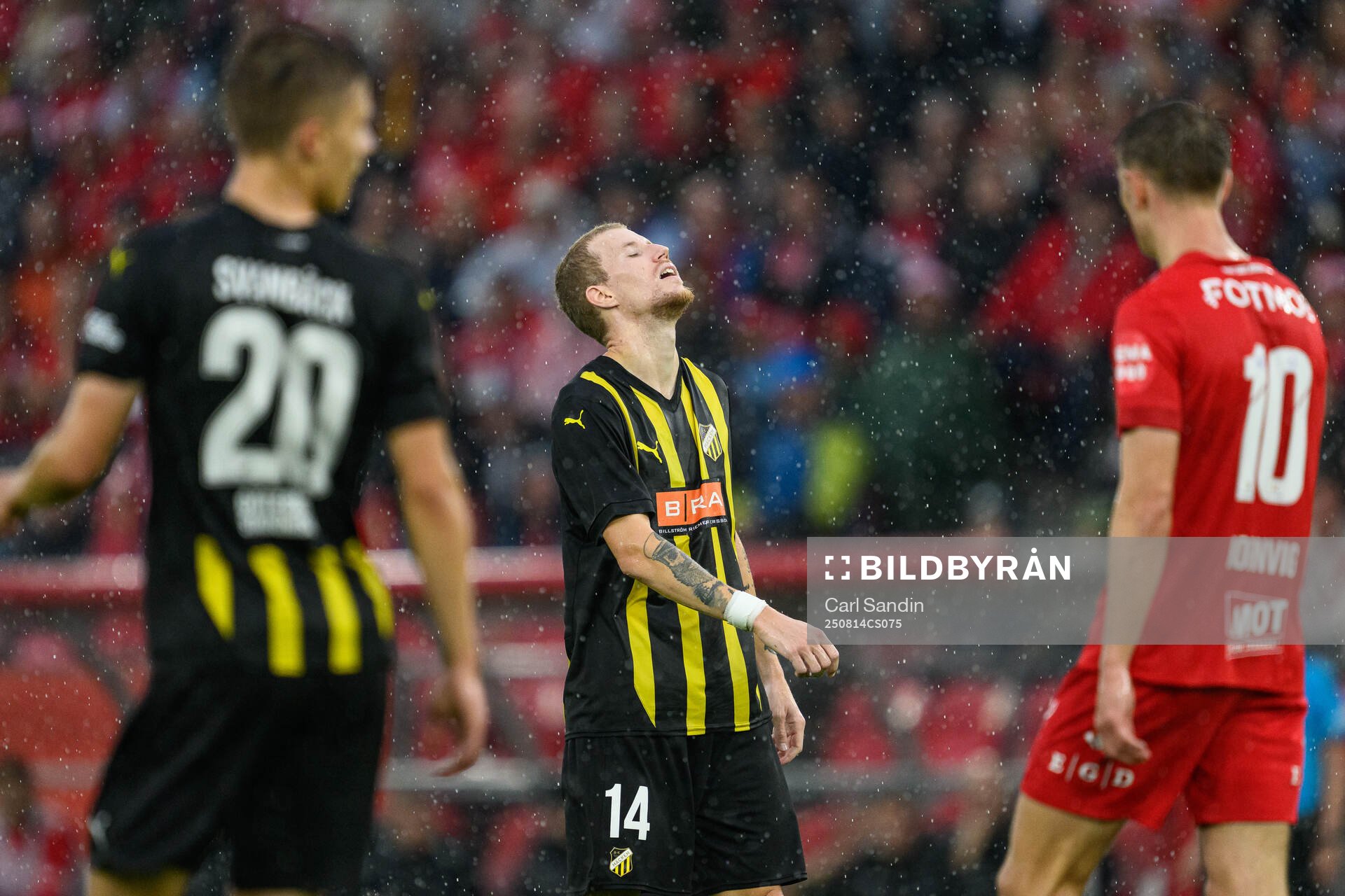 Simon Gustafson of Häcken looks dejected