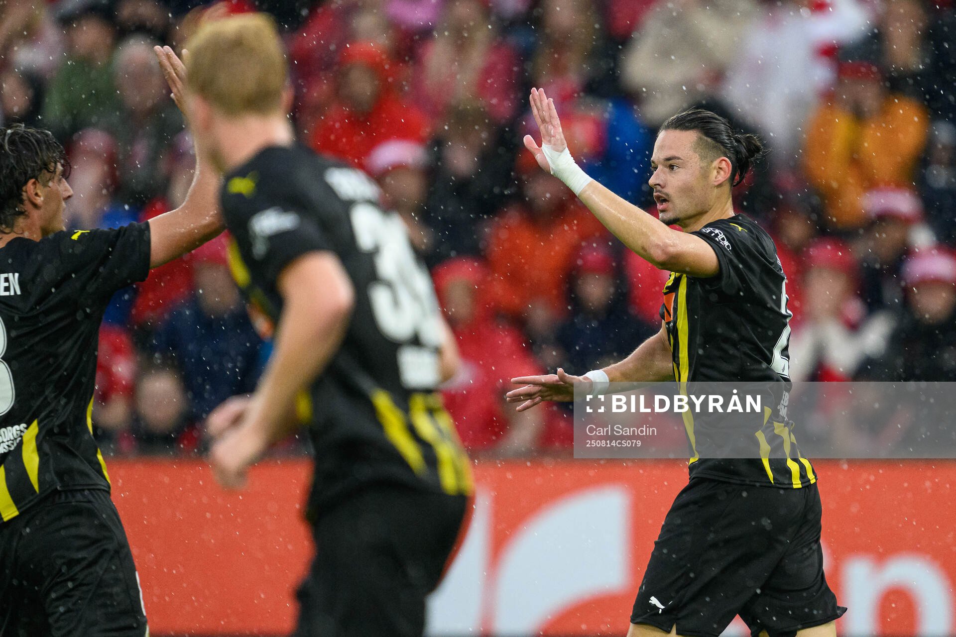 Amor Layouni of Häcken celebrates