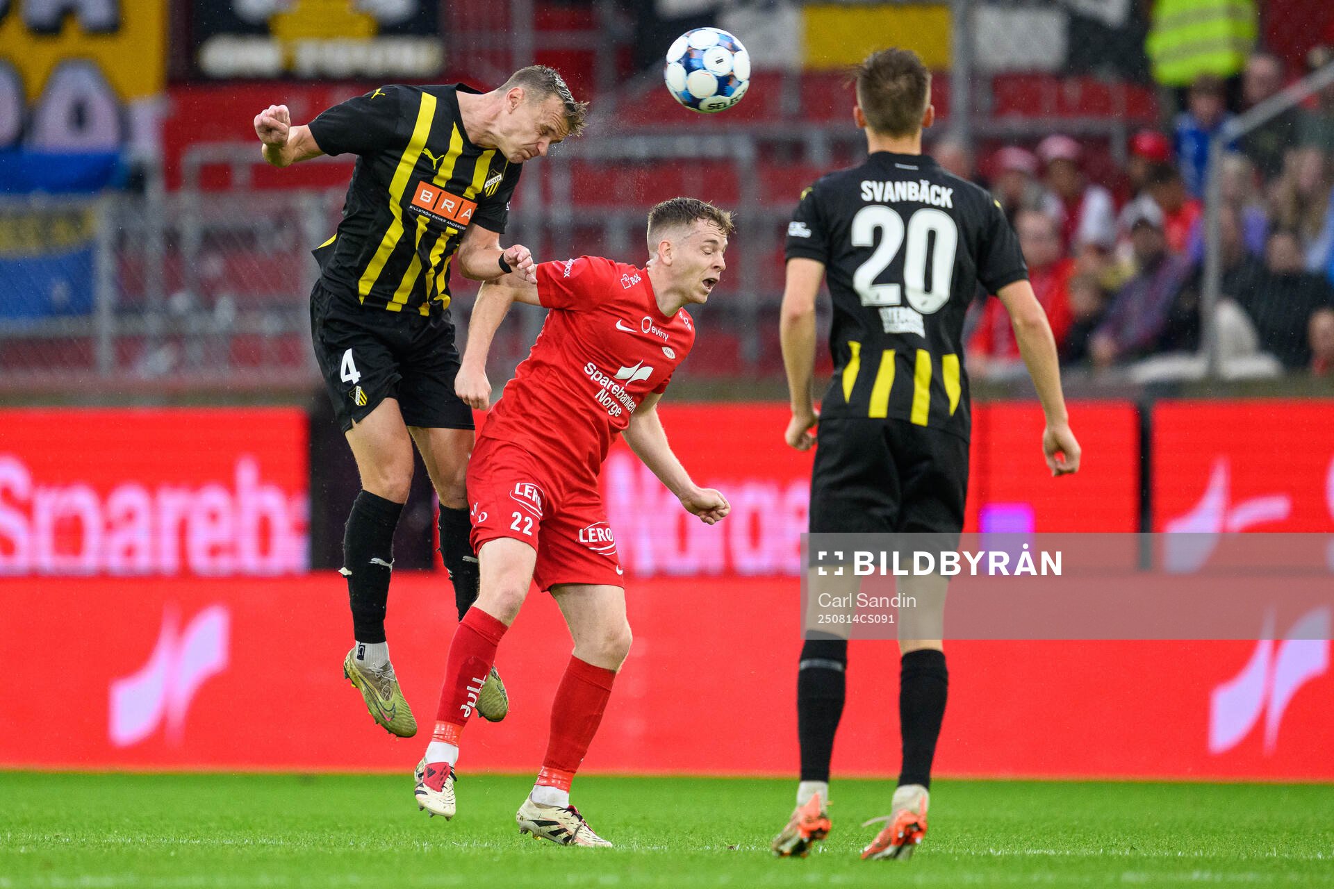 Marius Lode of Häcken and Saevar Atli Magnusson of Brann