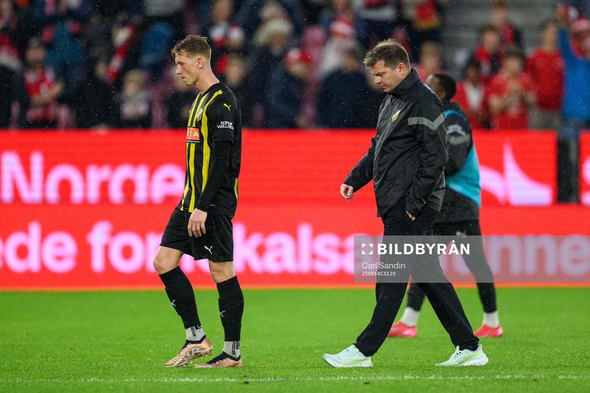 Julius Lindberg and coach Jens Gustafsson of Häcken look