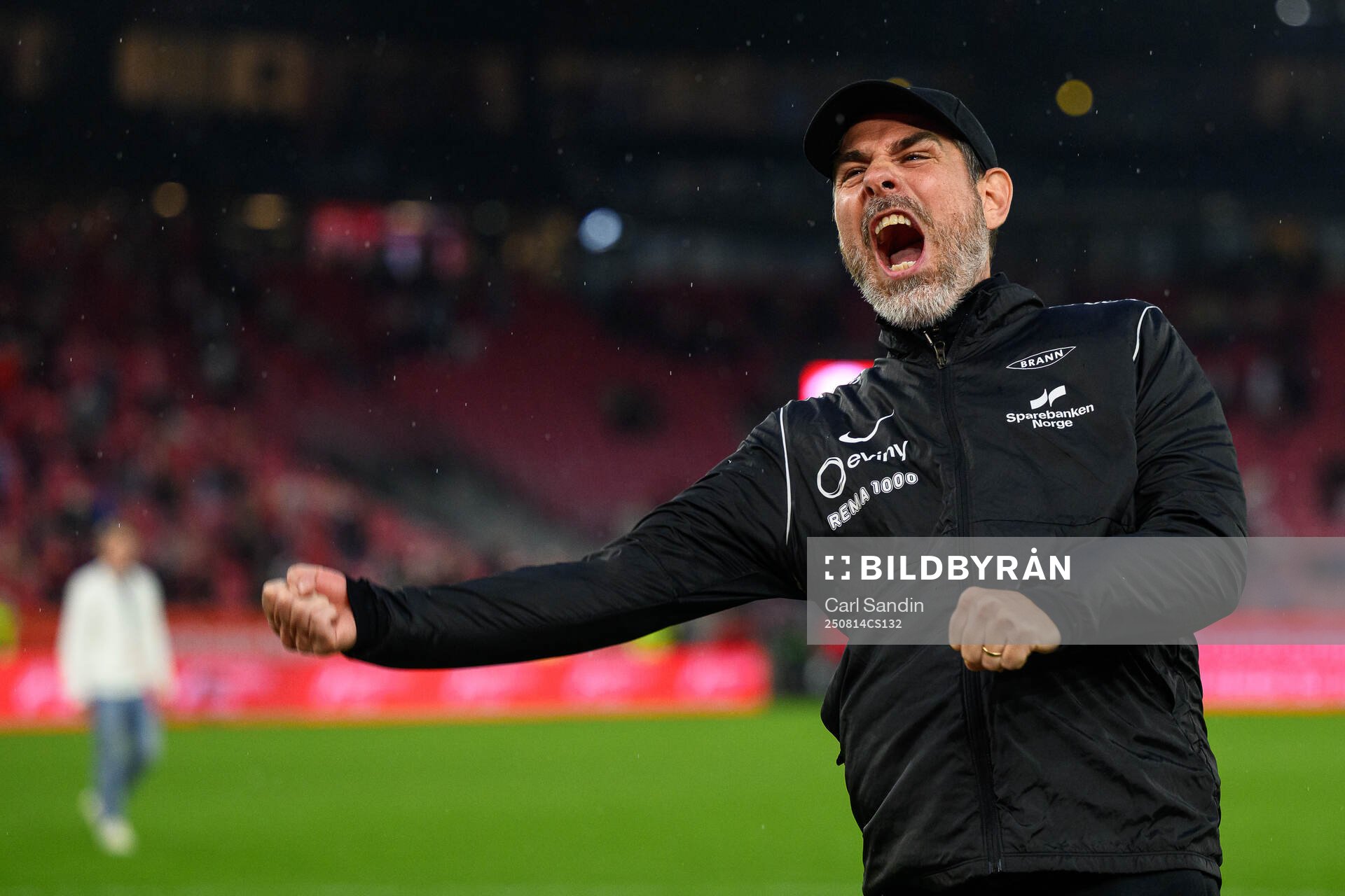 Coach Freyr Alexandersson of Brann celebrates