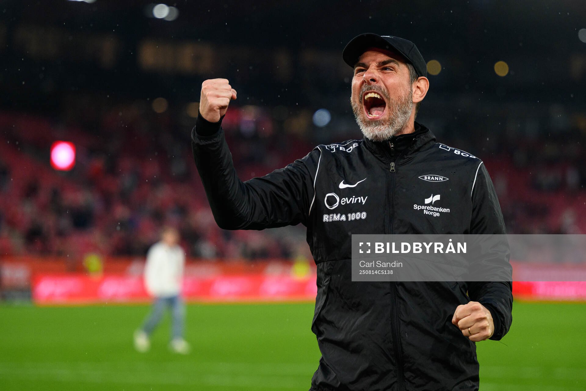 Coach Freyr Alexandersson of Brann celebrates