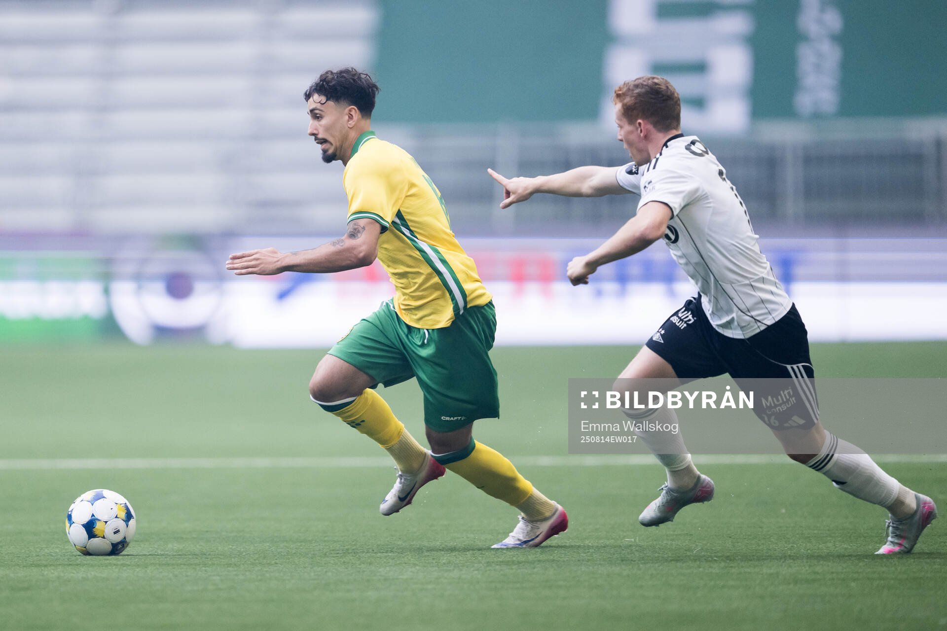 Sebastian Tounekti of Hammarby and Aslak Fonn Witry of