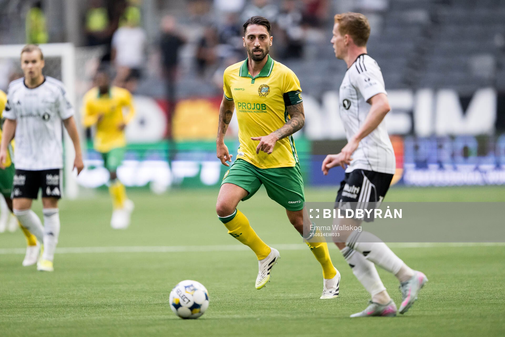 Nahir Besara of Hammarby and Aslak Fonn Witry of Rosenborg