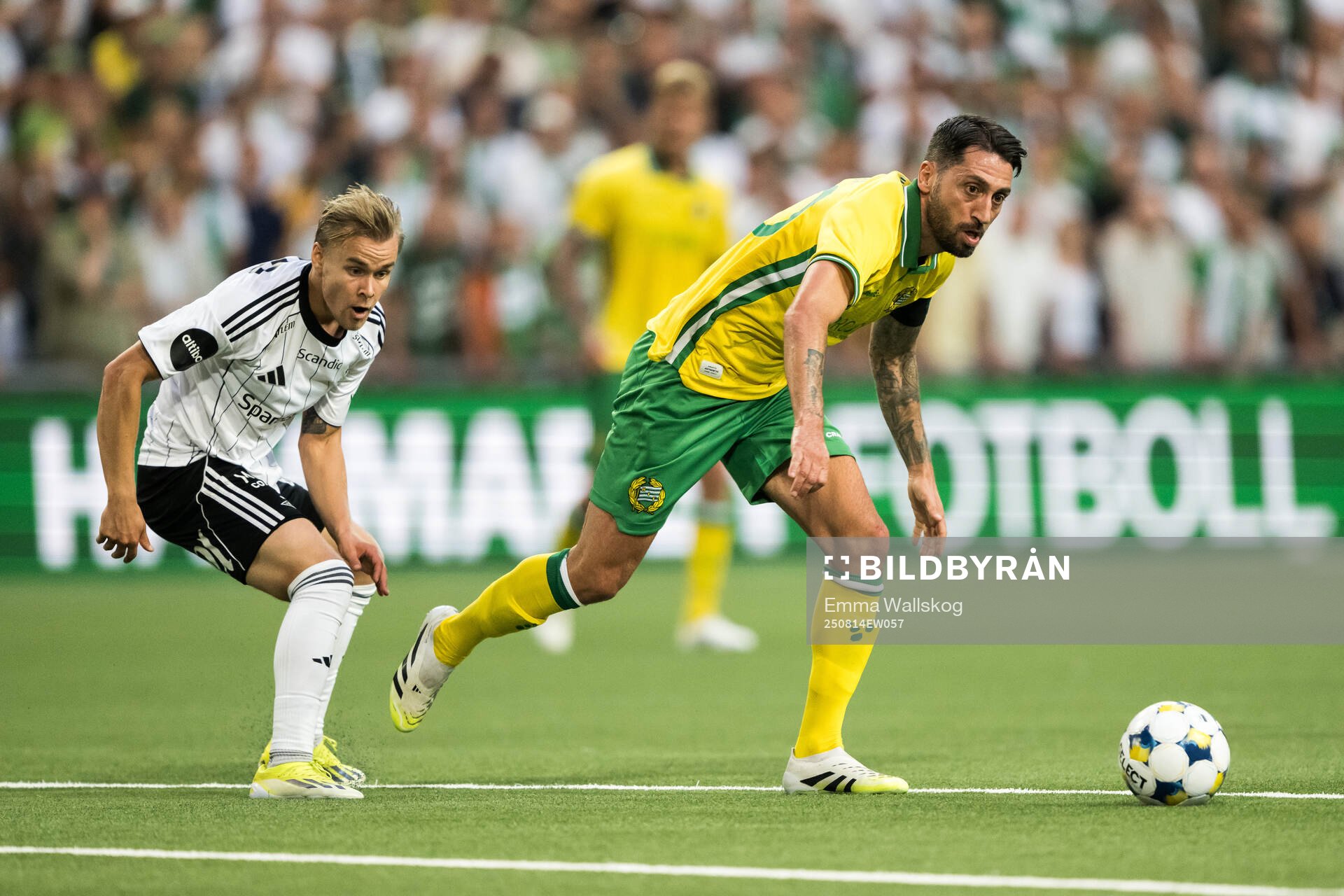 Santeri Väänänen of Rosenborg and Nahir Besara of