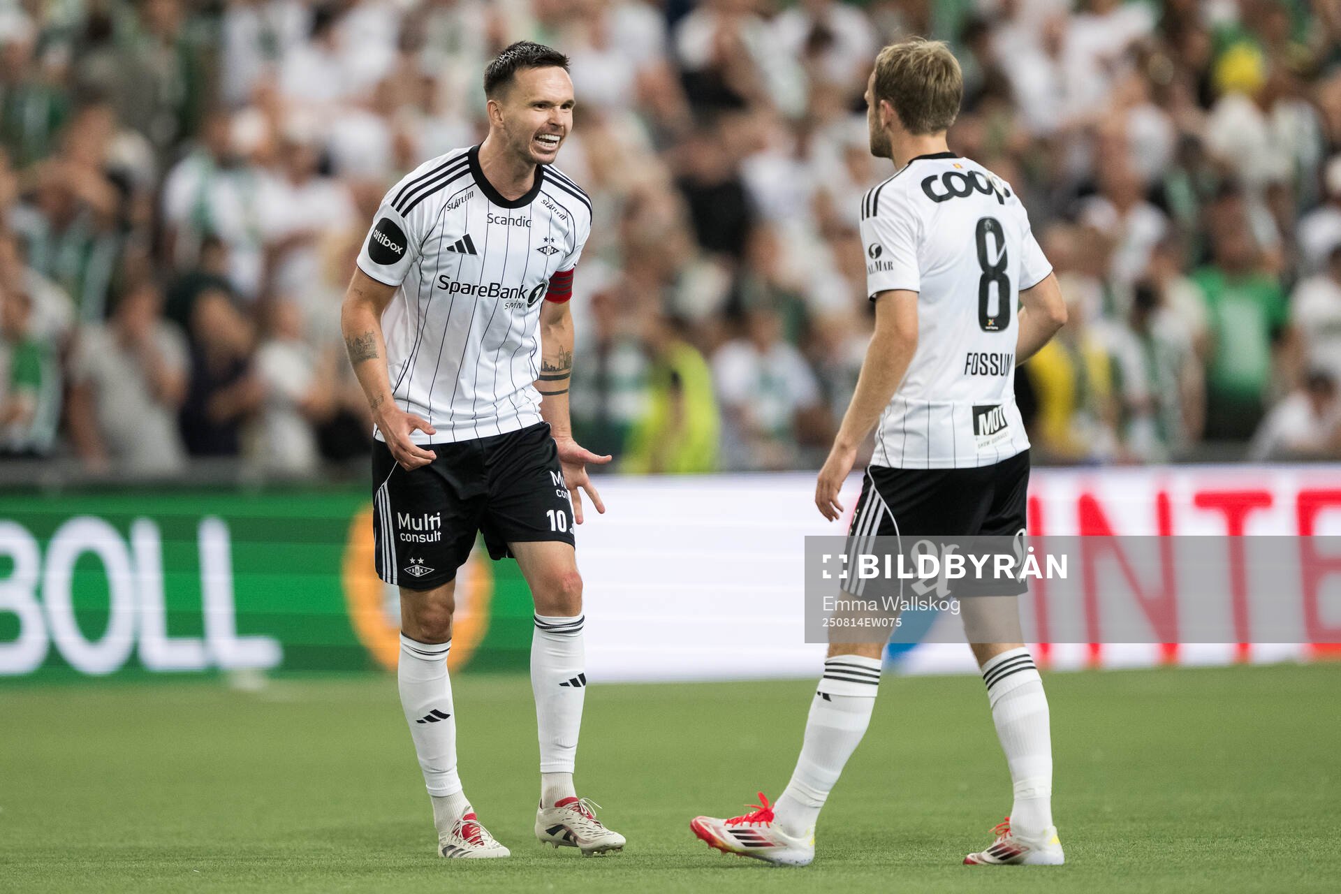 Ole Selnæs and Iver Fossum of Rosenborg celebrate