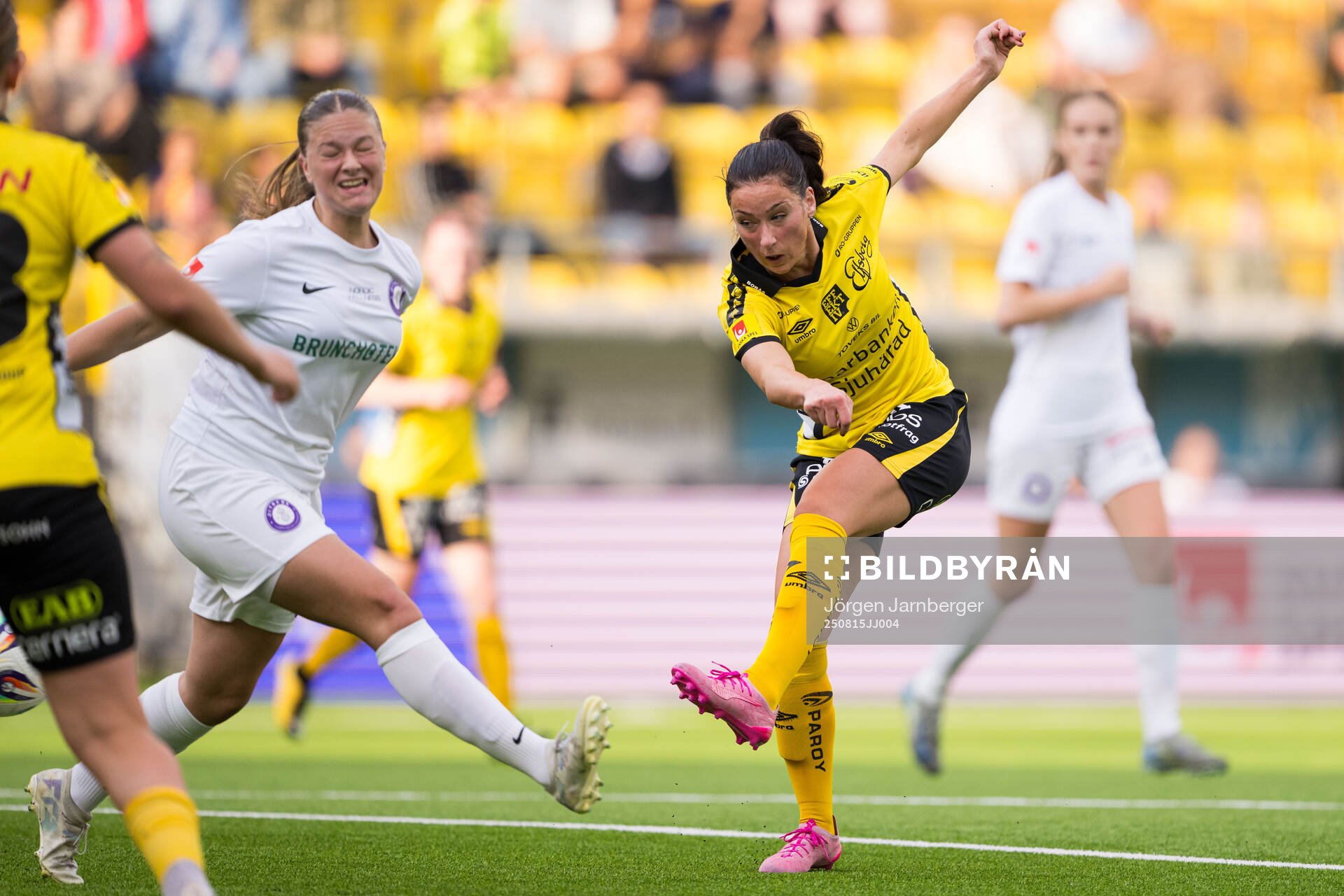 Jitexs Josefine Eklund och Elfsborgs Izabella Bergström