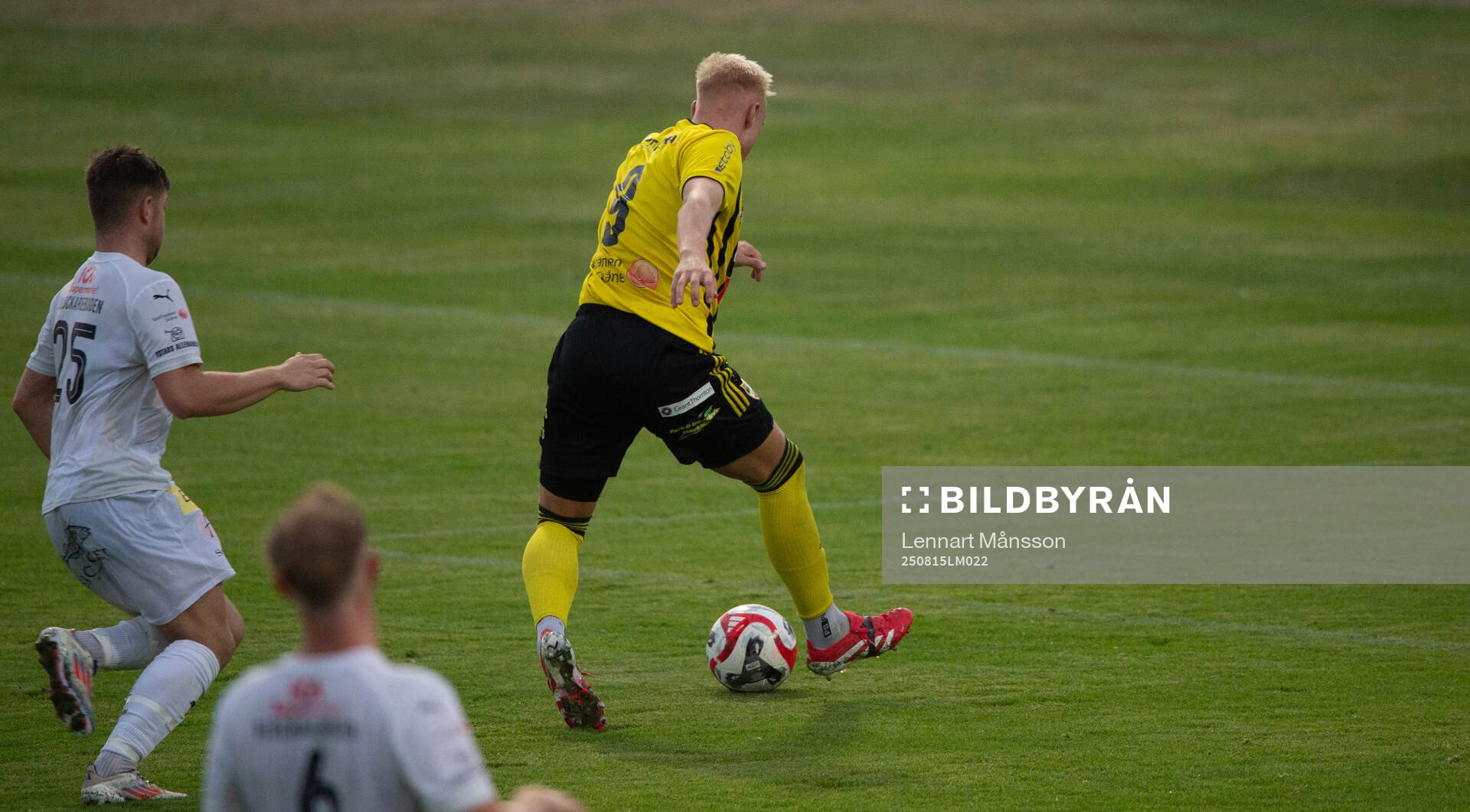 IFK Hässleholms Alexander Sjöström gör 2-0 i matchens i