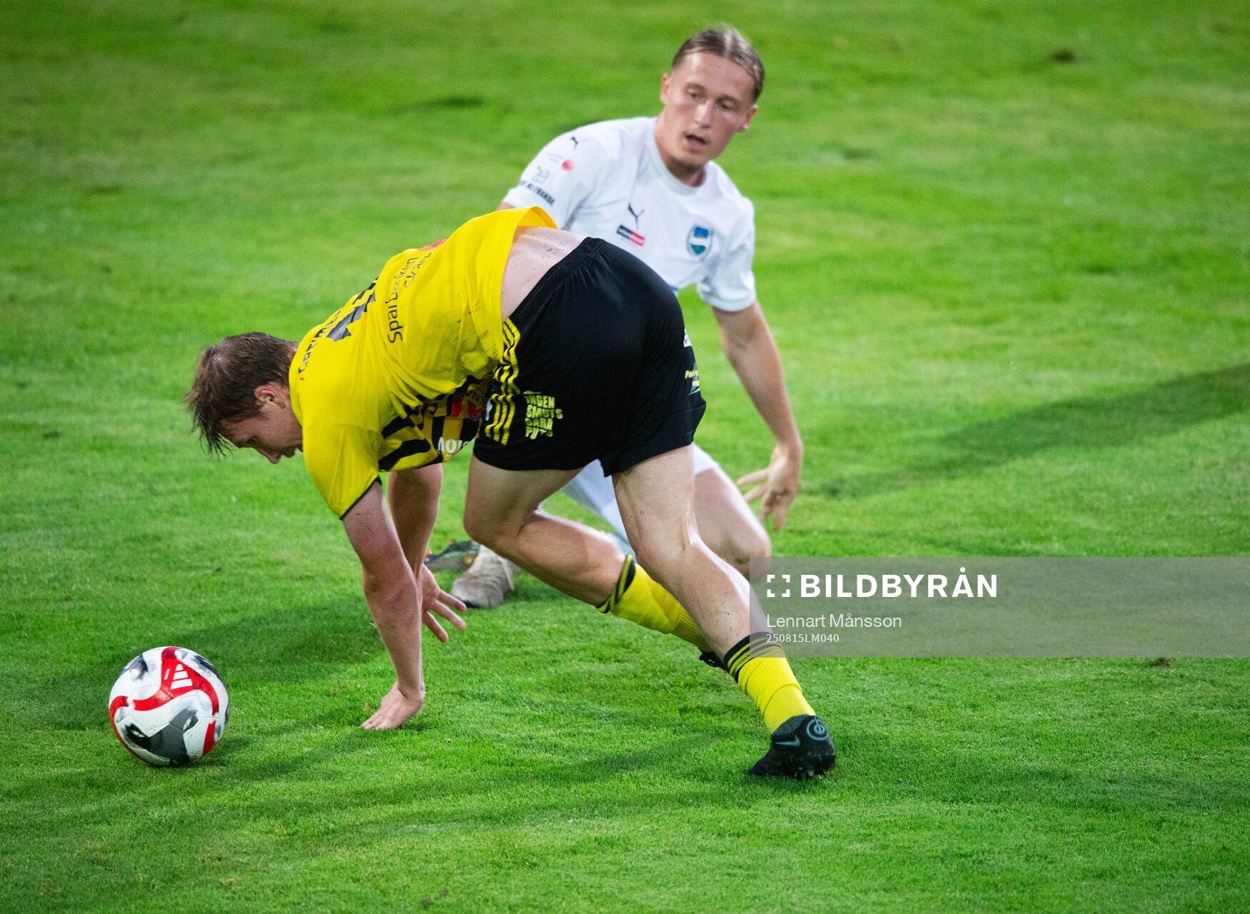 IFK Hässleholms Hugo Arvidsson och Österlens Banush