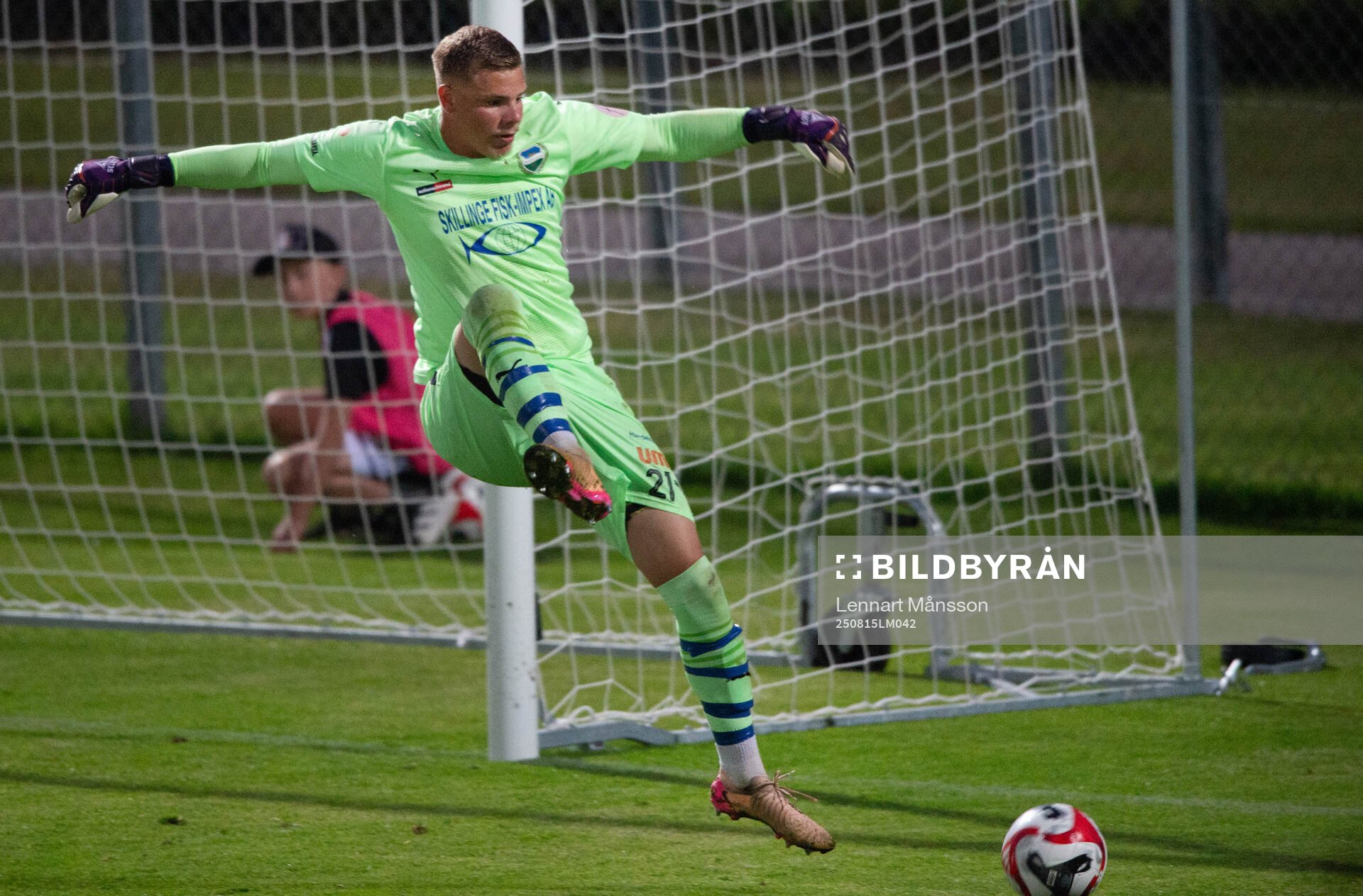 Österlens målvakt Albin Nilsson i matchens i division 2