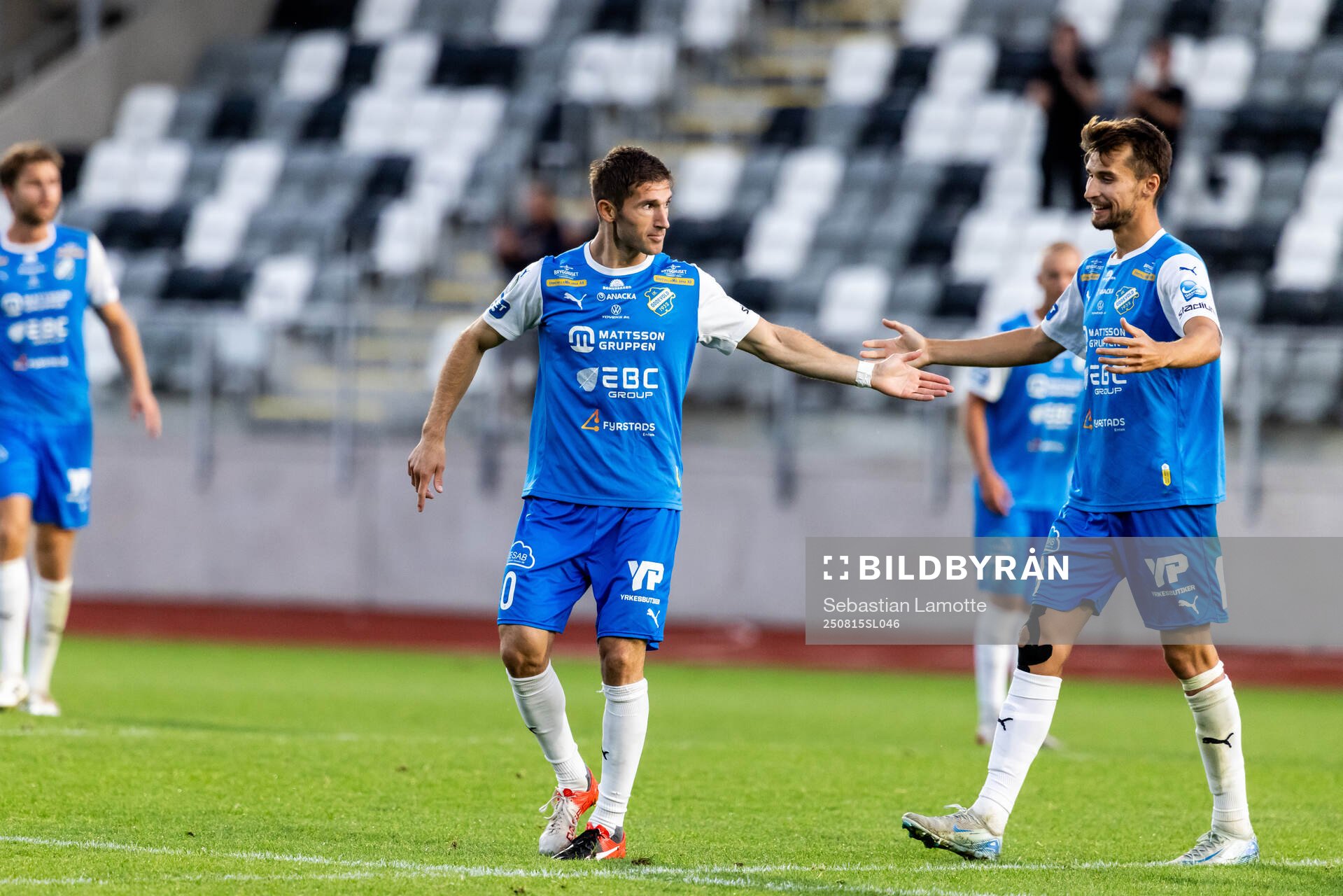 Oddevolds Liridon Kalludra har gjort 2-2 och jublar med