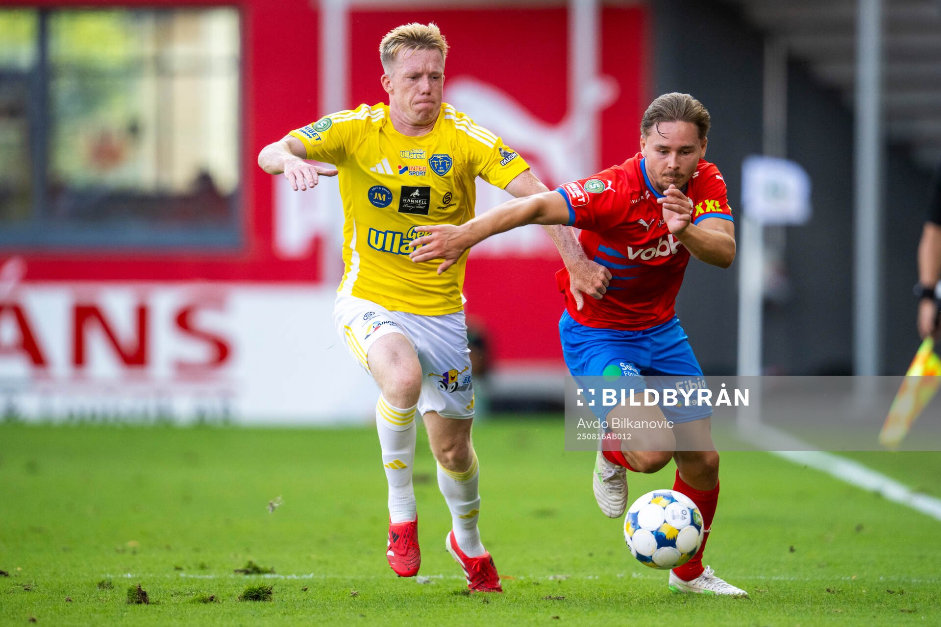 Helsingborgs Simon Bengtsson och Falkenbergs Lucas Sibelius