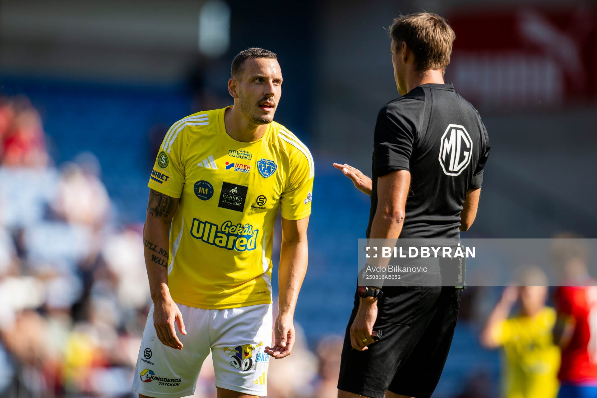 Domare Magnus Lindgren i samtal med Falkenbergs Viktor