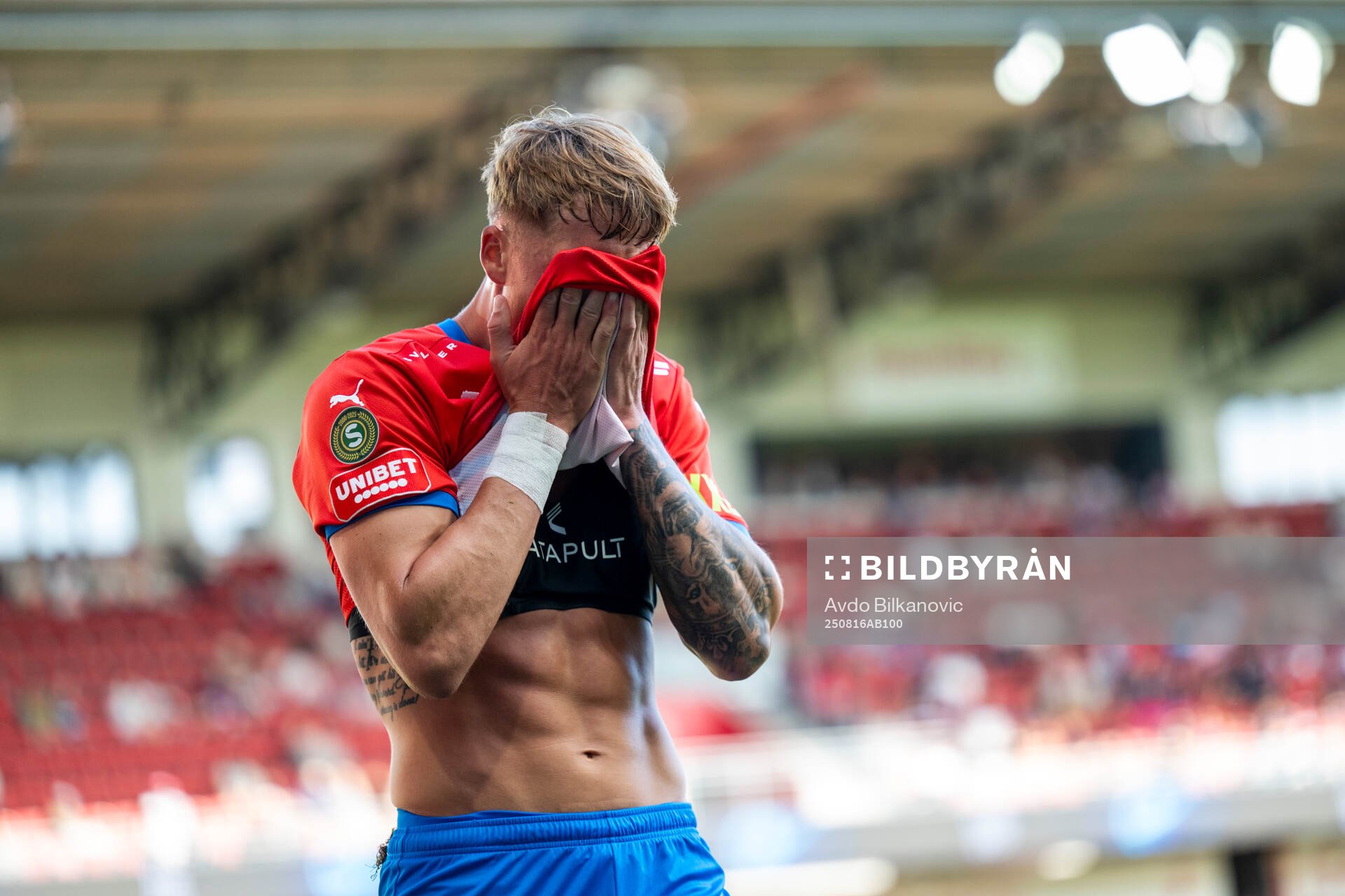 Helsingborgs Marcus Gudmann deppar medan han lämnar