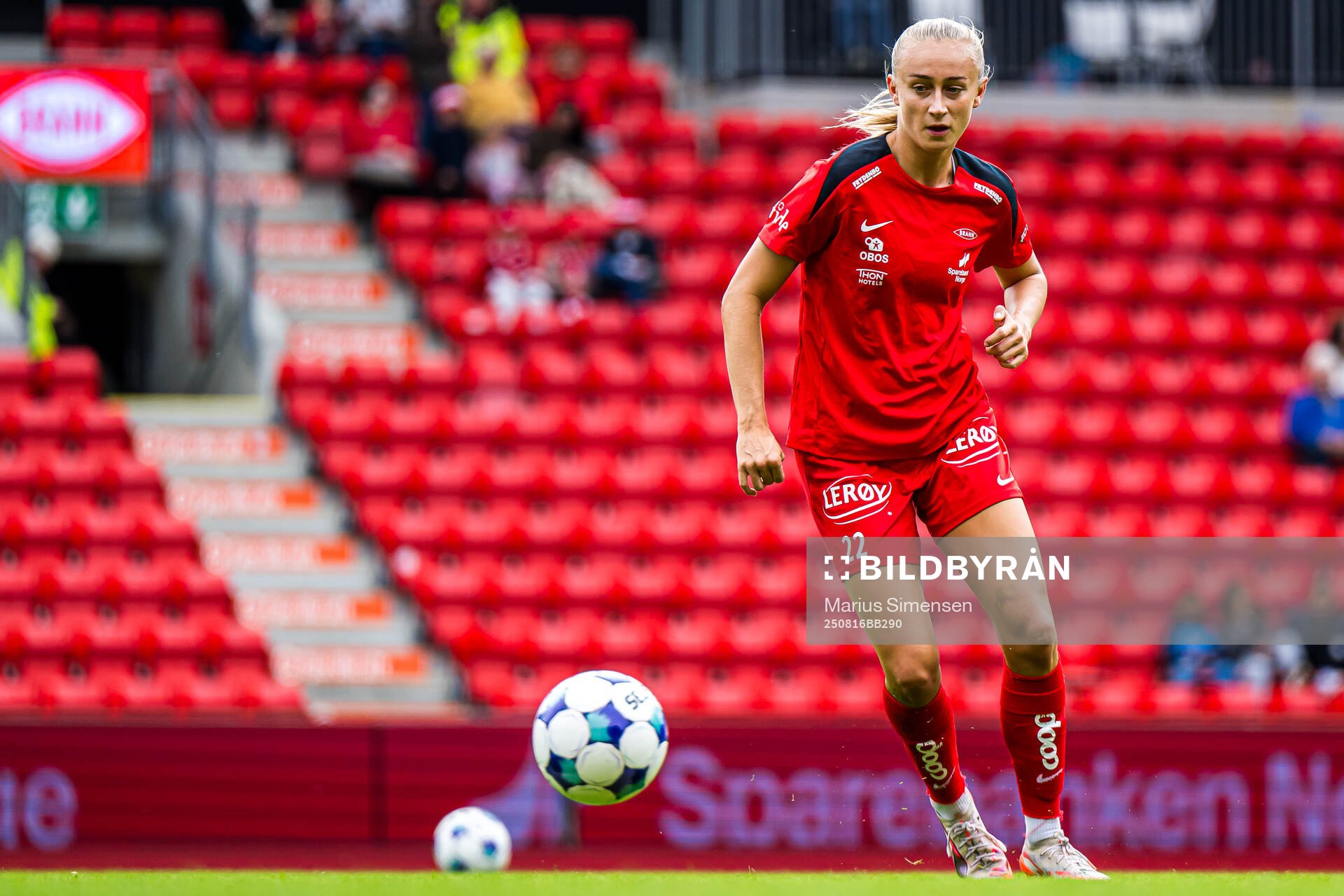 Lauren Alison Davidson of Brann warms up