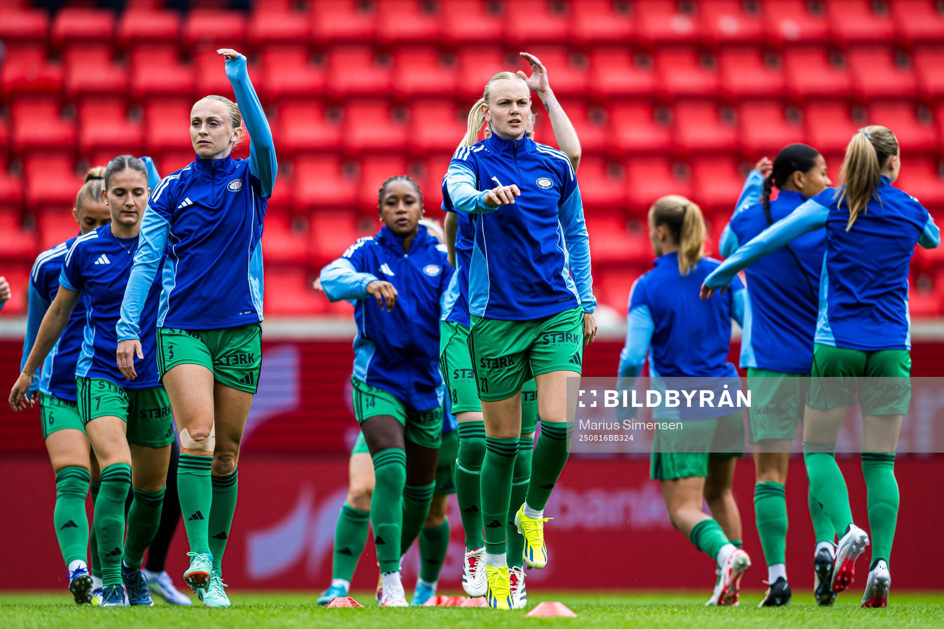 Michaela Dominique Kovacs and Karina Sævik of Vålerenga