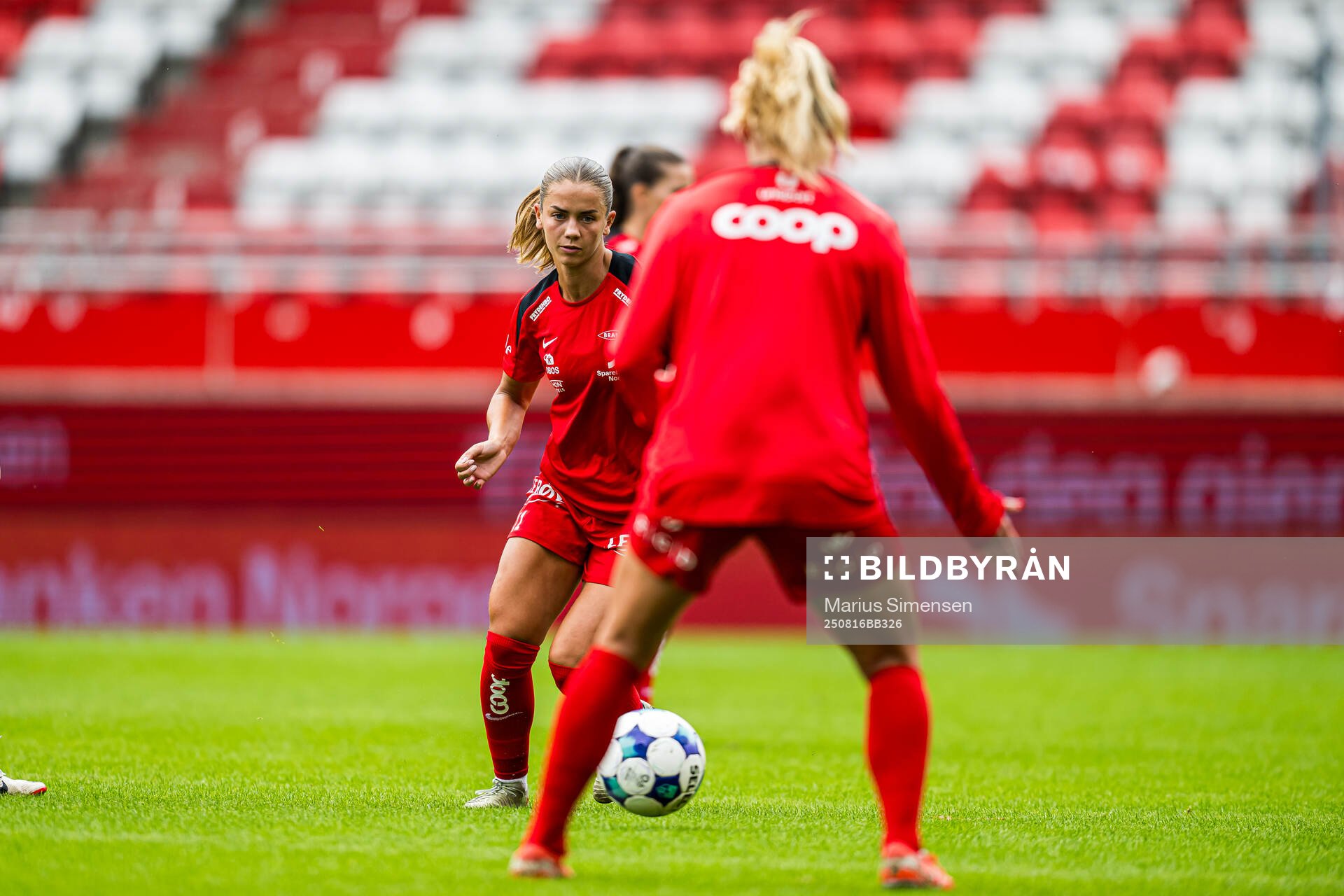 Johanna Renmark of Brann warms up
