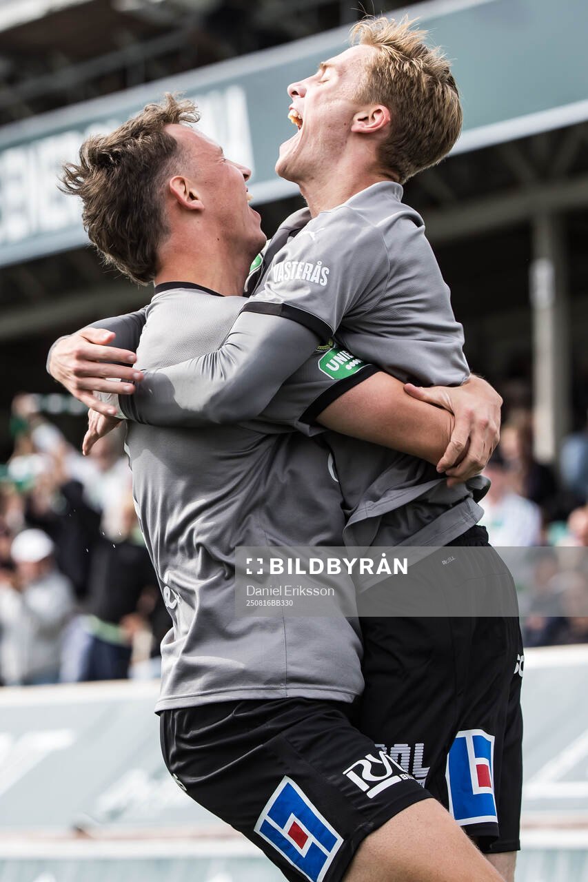 Västerås Mikkel Ladefoged och Karl Gunnarsson jublar