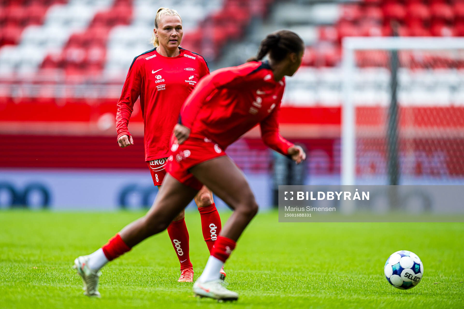Karoline Heimvik Haugland of Brann warms up