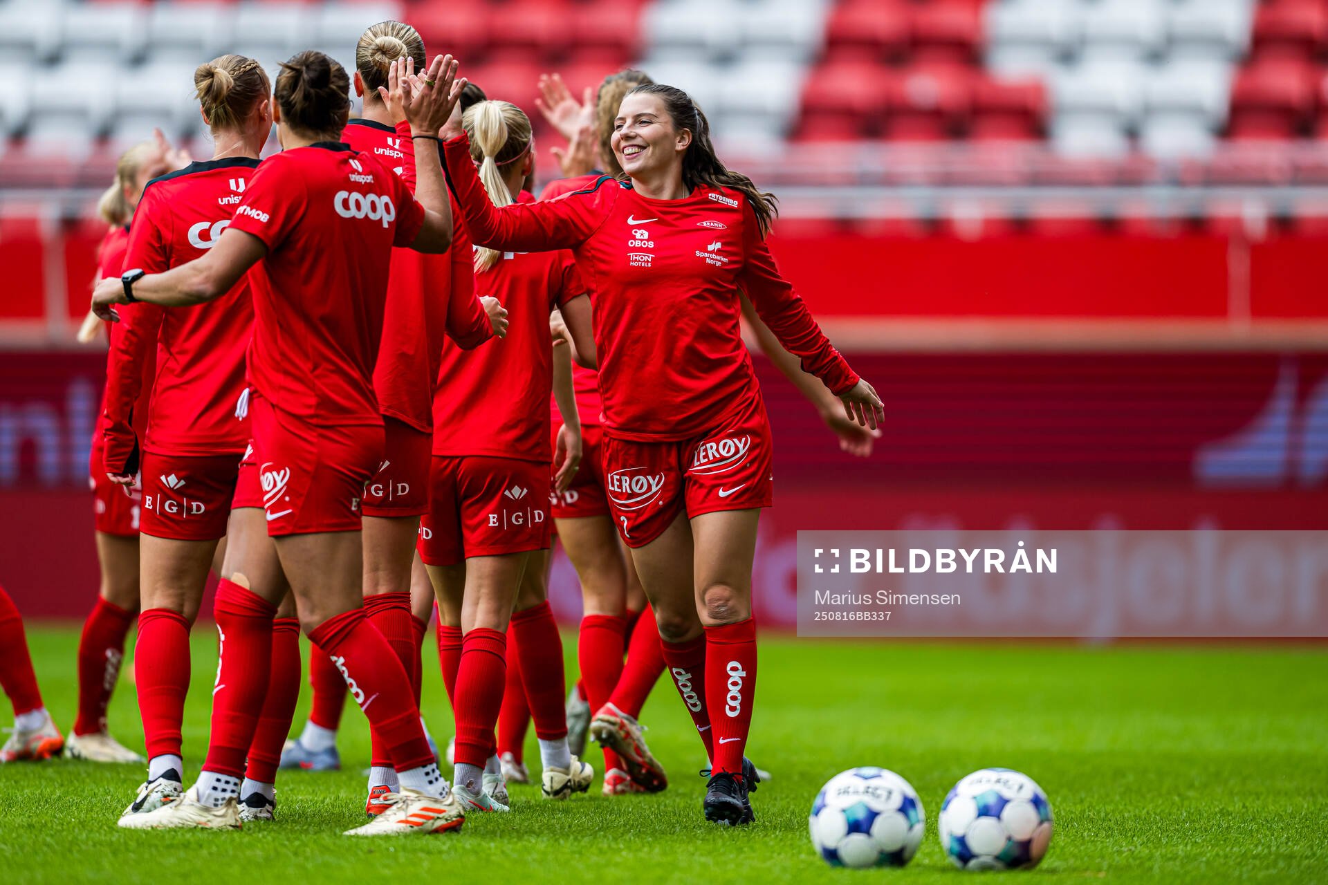 Cecilie Redisch Kvamme of Brann warms up