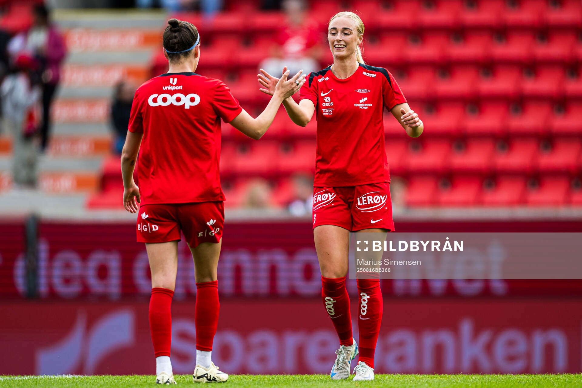Mia Authen of Brann warms up