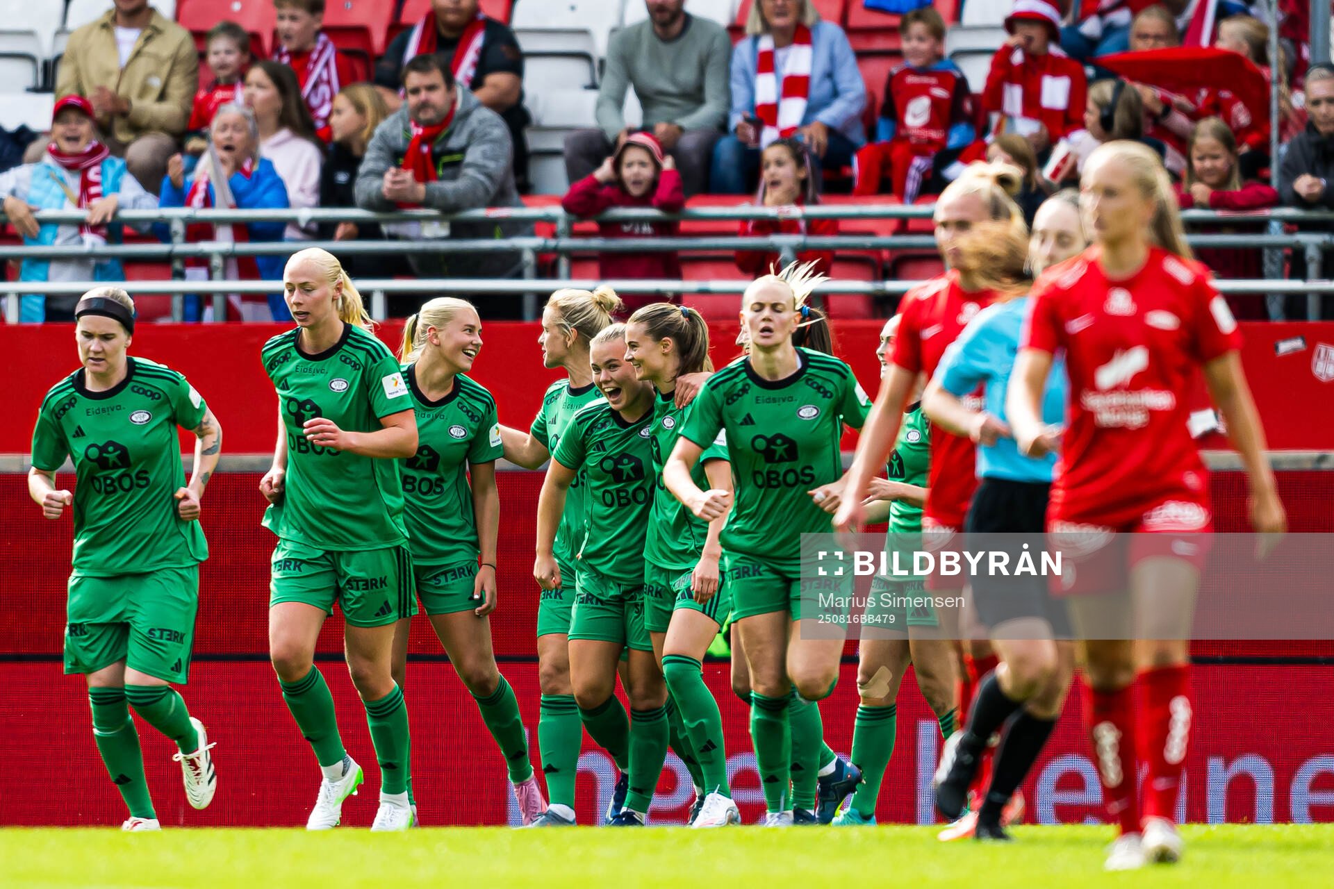 Marie Moen Preus of Vålerenga celebrates