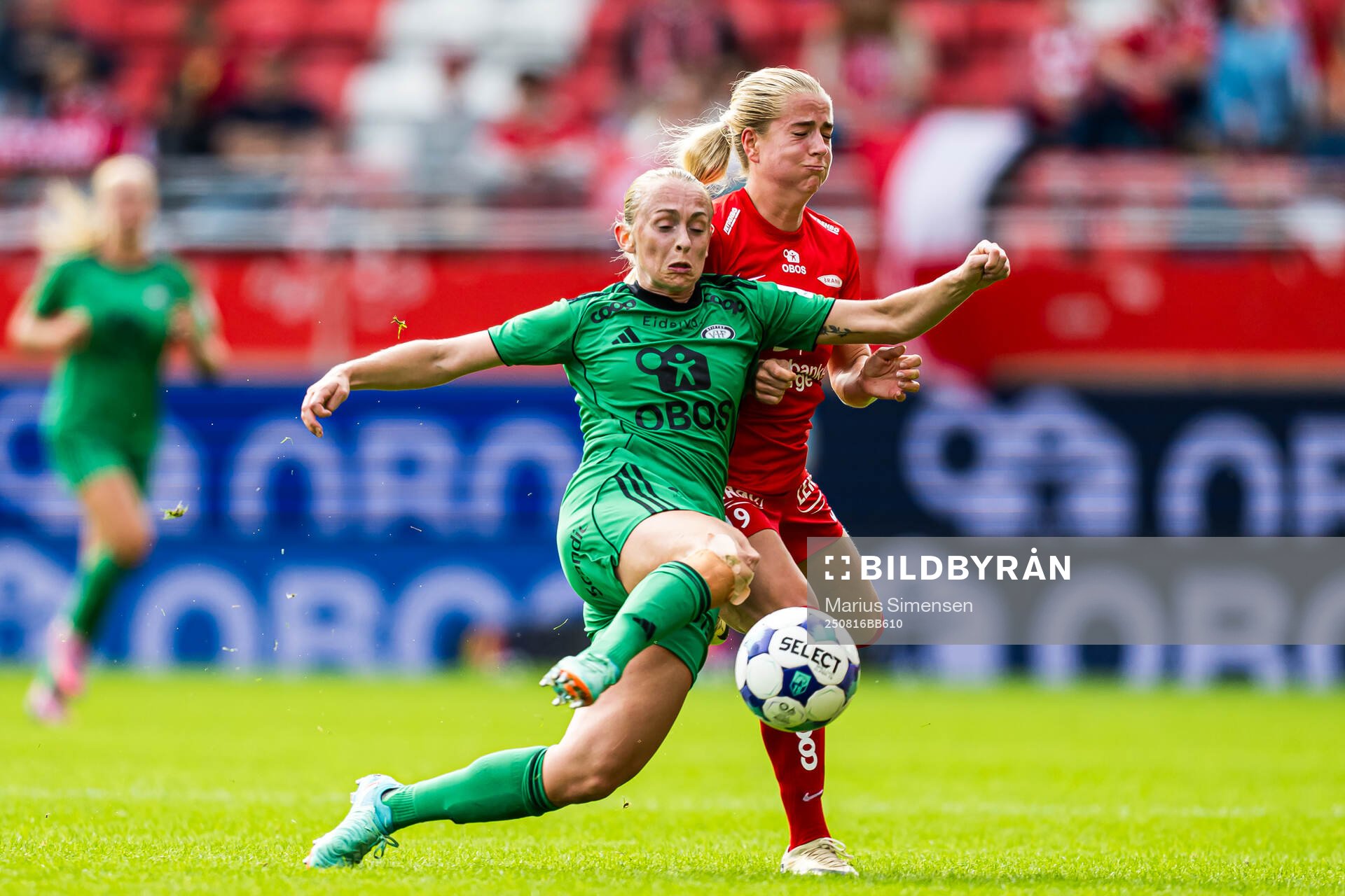 Michaela Dominique Kovacs of Vålerenga and Monica Nedgård