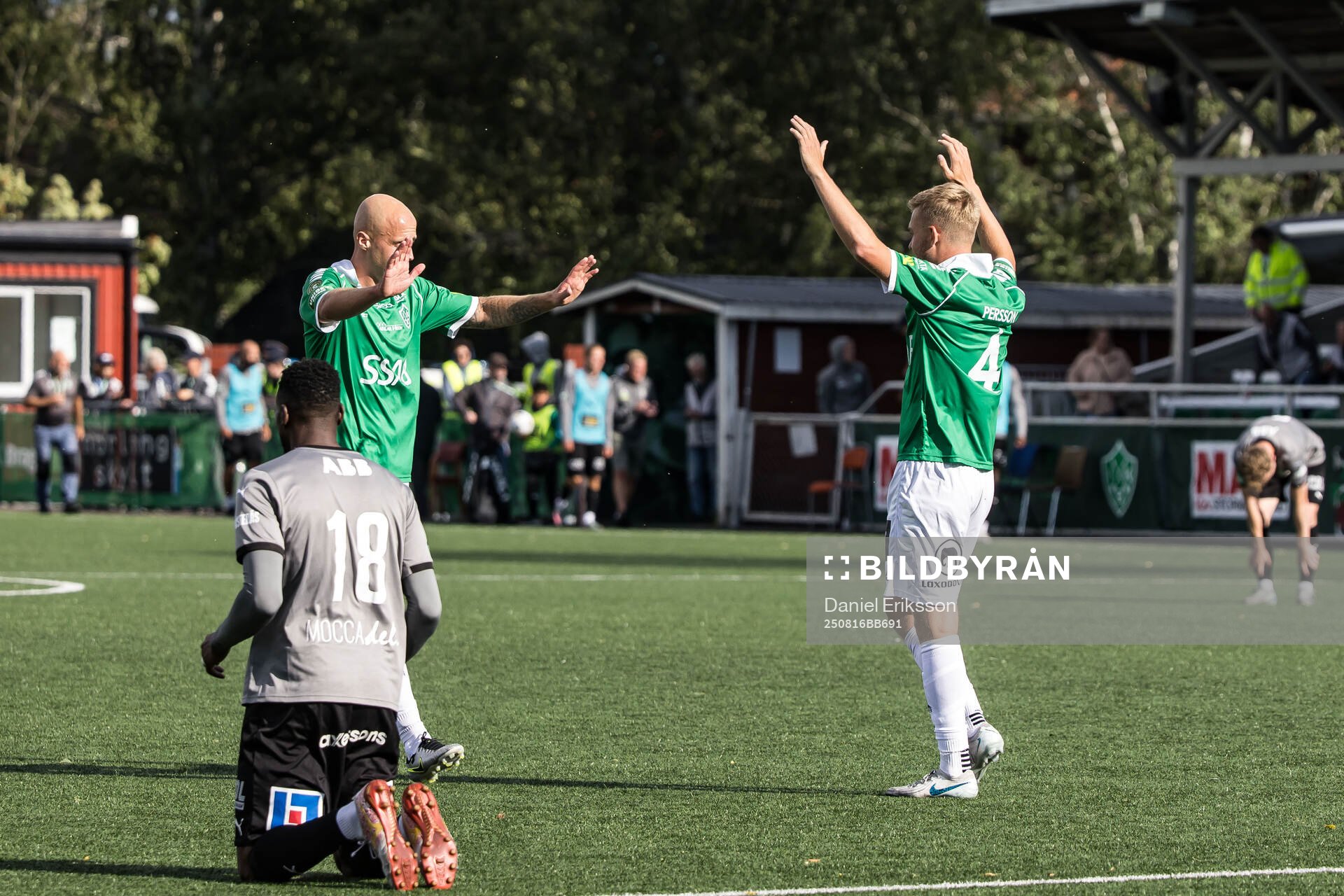 Brages Anton Lundin och Malte Persson jublar