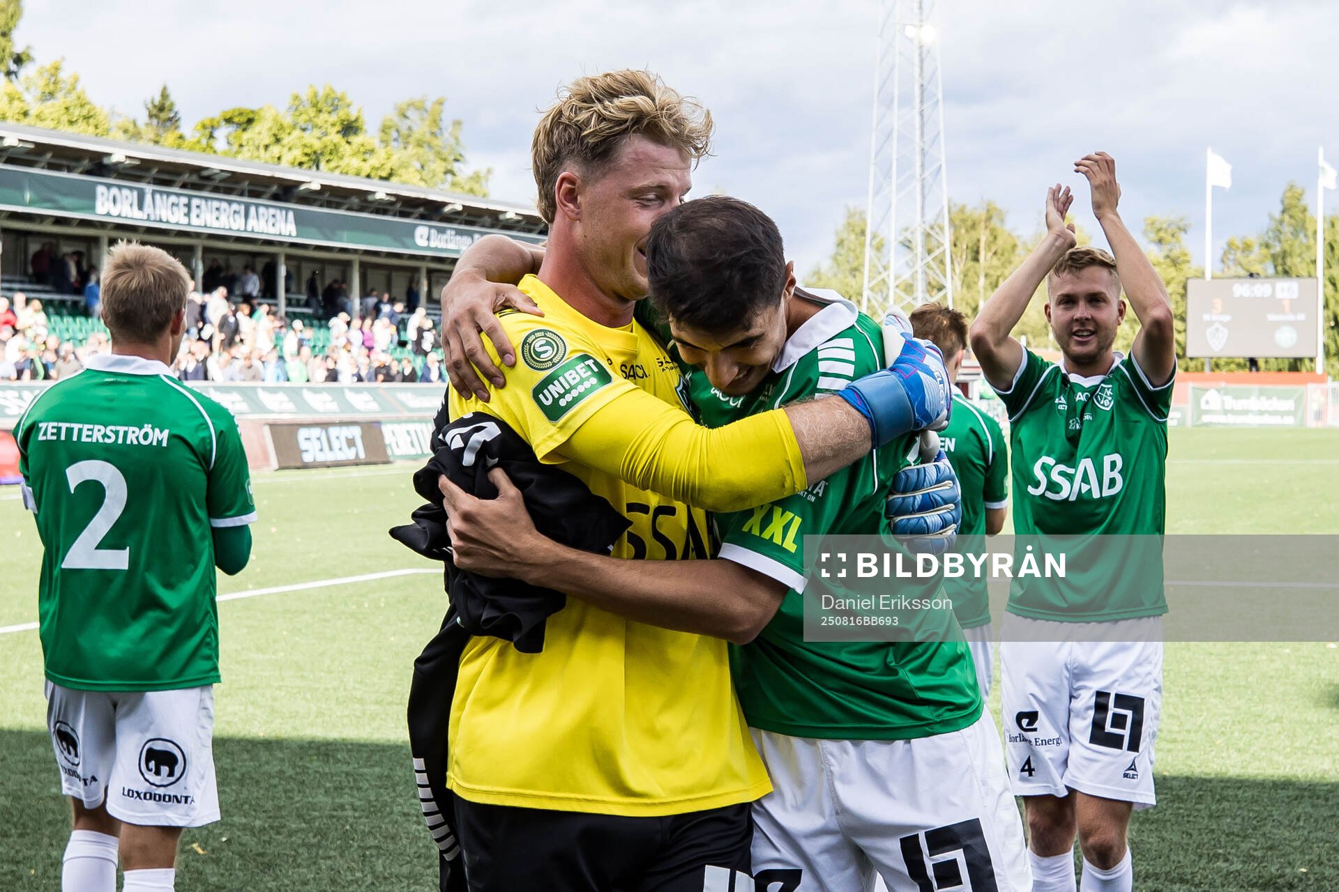 Brages Viktor Frodig och Amar Muhsin jublar