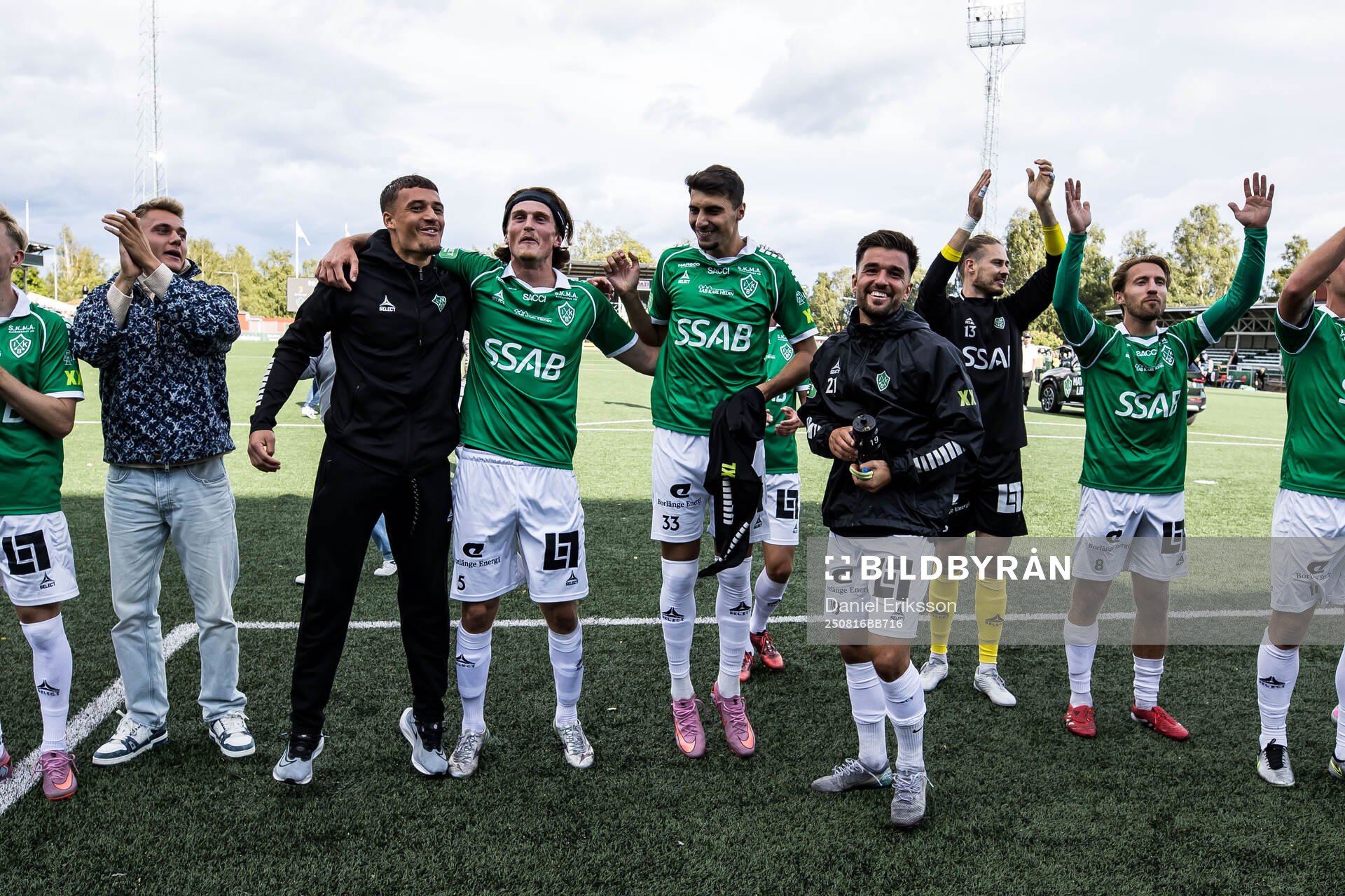 Brages spelare jublar