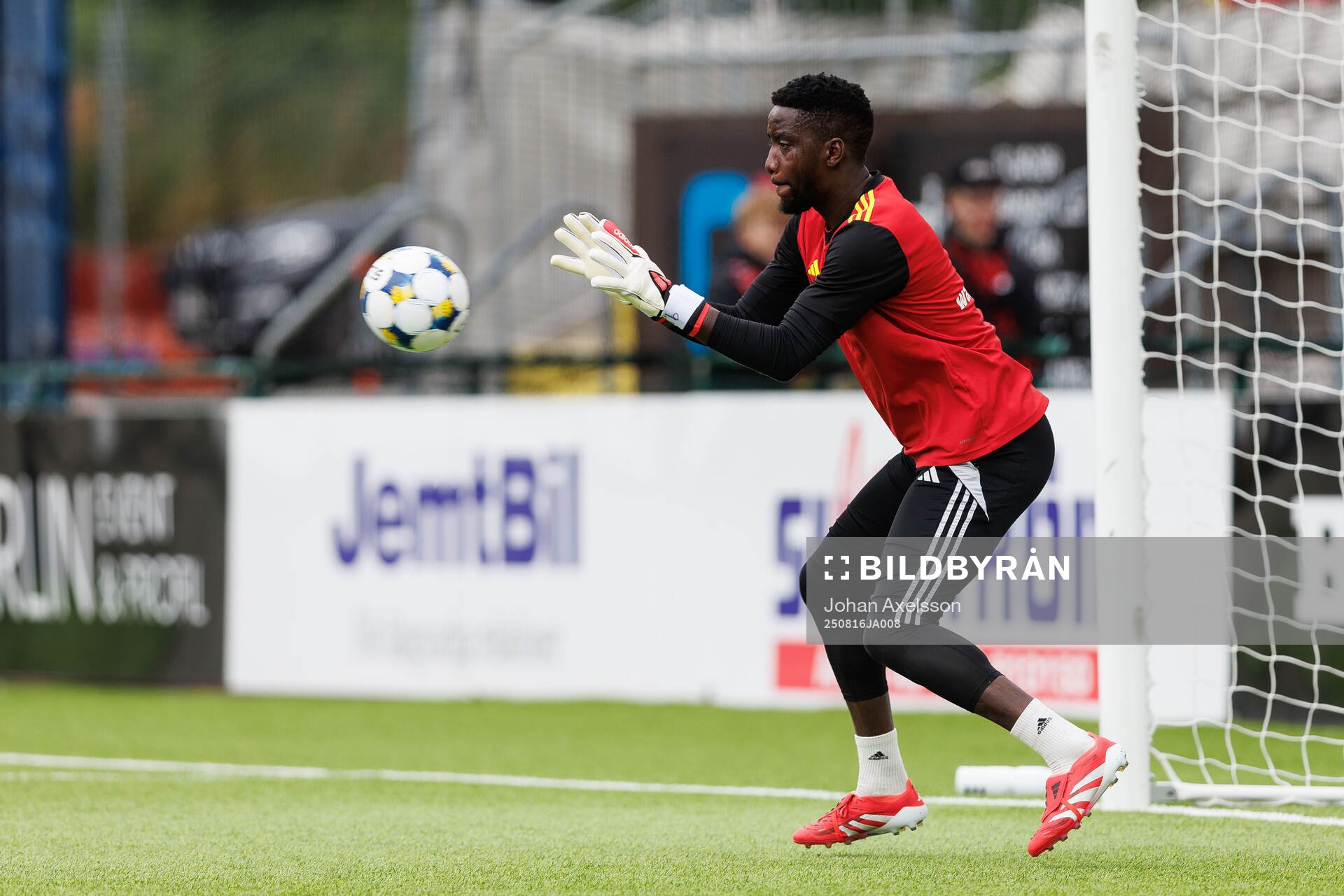 Östersunds målvakt Arnold Otieno
