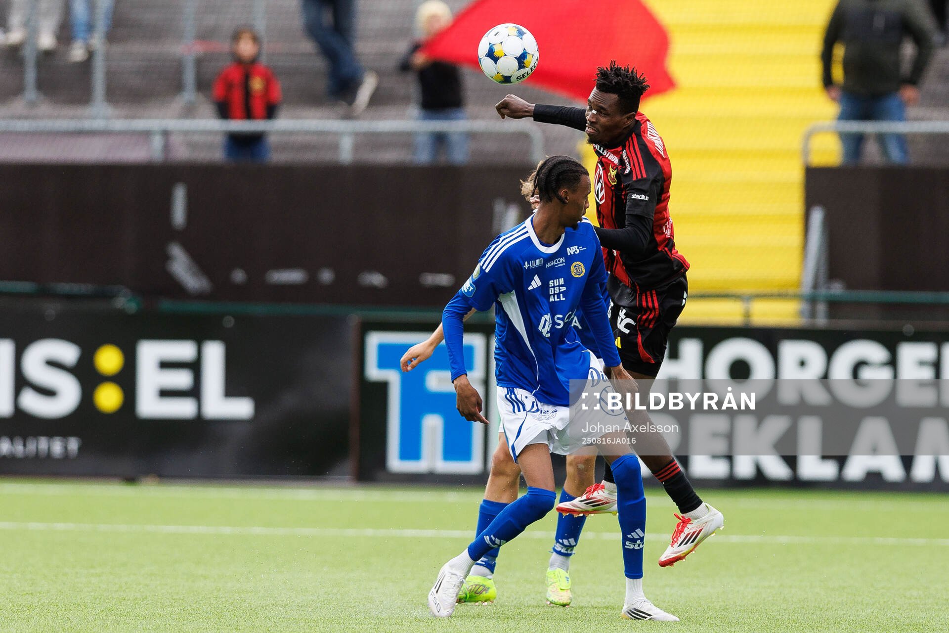Östersunds Sunday Anyanwu och GIF Sundsvalls Yacqub Finey