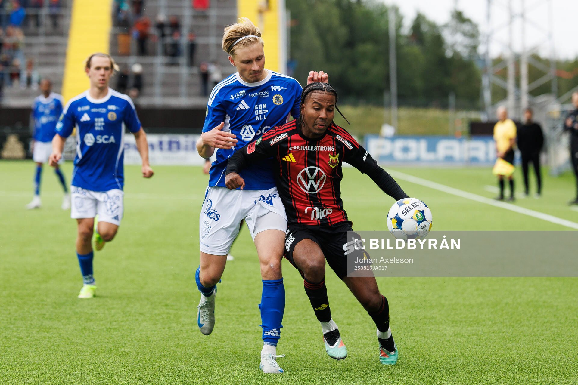GIF Sundsvalls Malte Hallin och Östersunds Nebiyou Perry