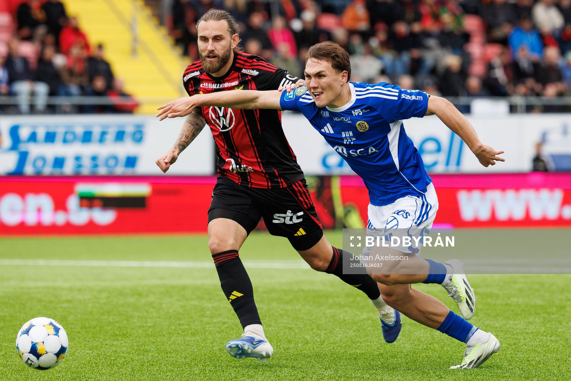 Östersunds Ali Suljic och GIF Sundsvalls Miguel Sandberg