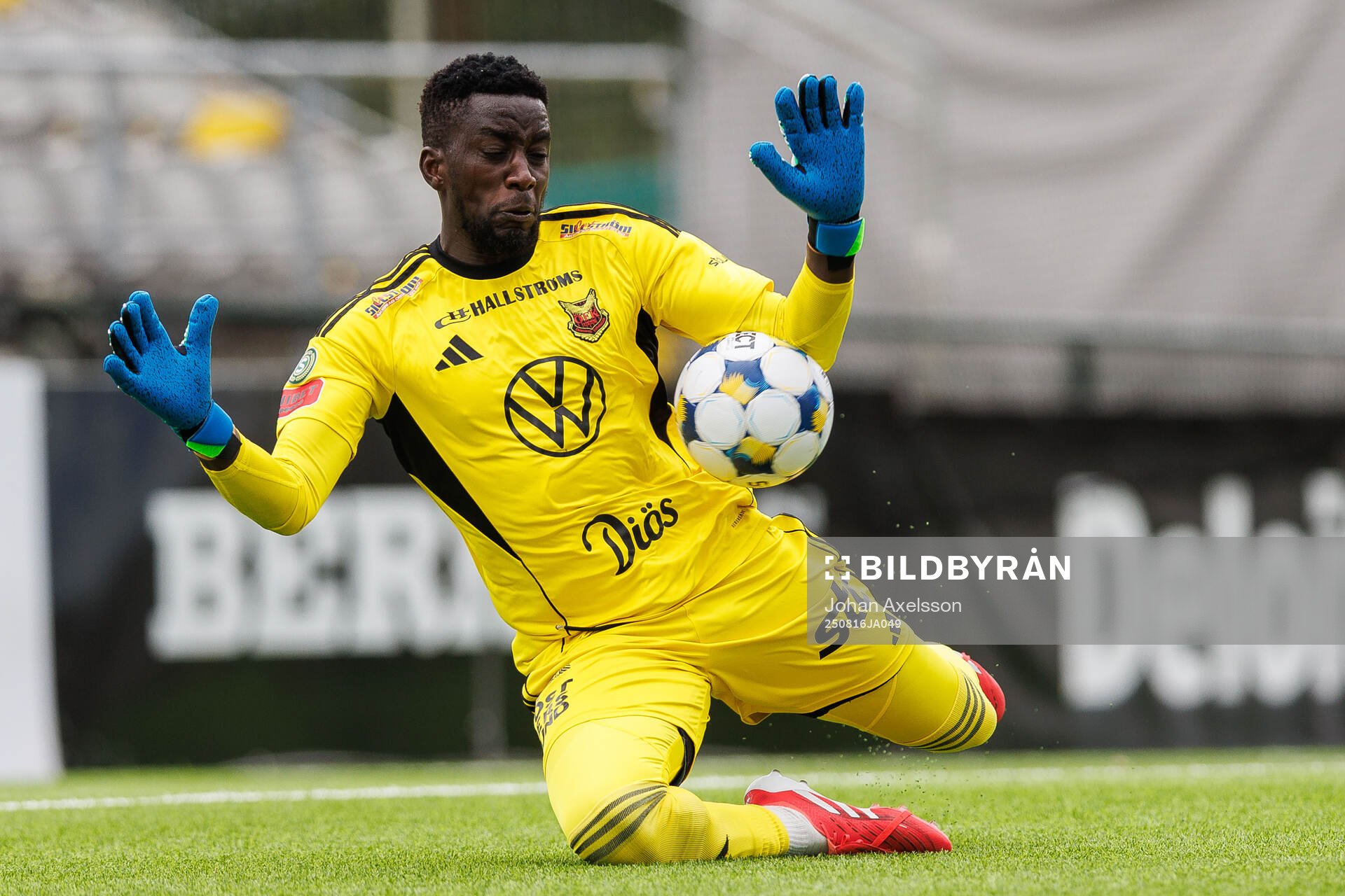Östersunds målvakt Arnold Otieno