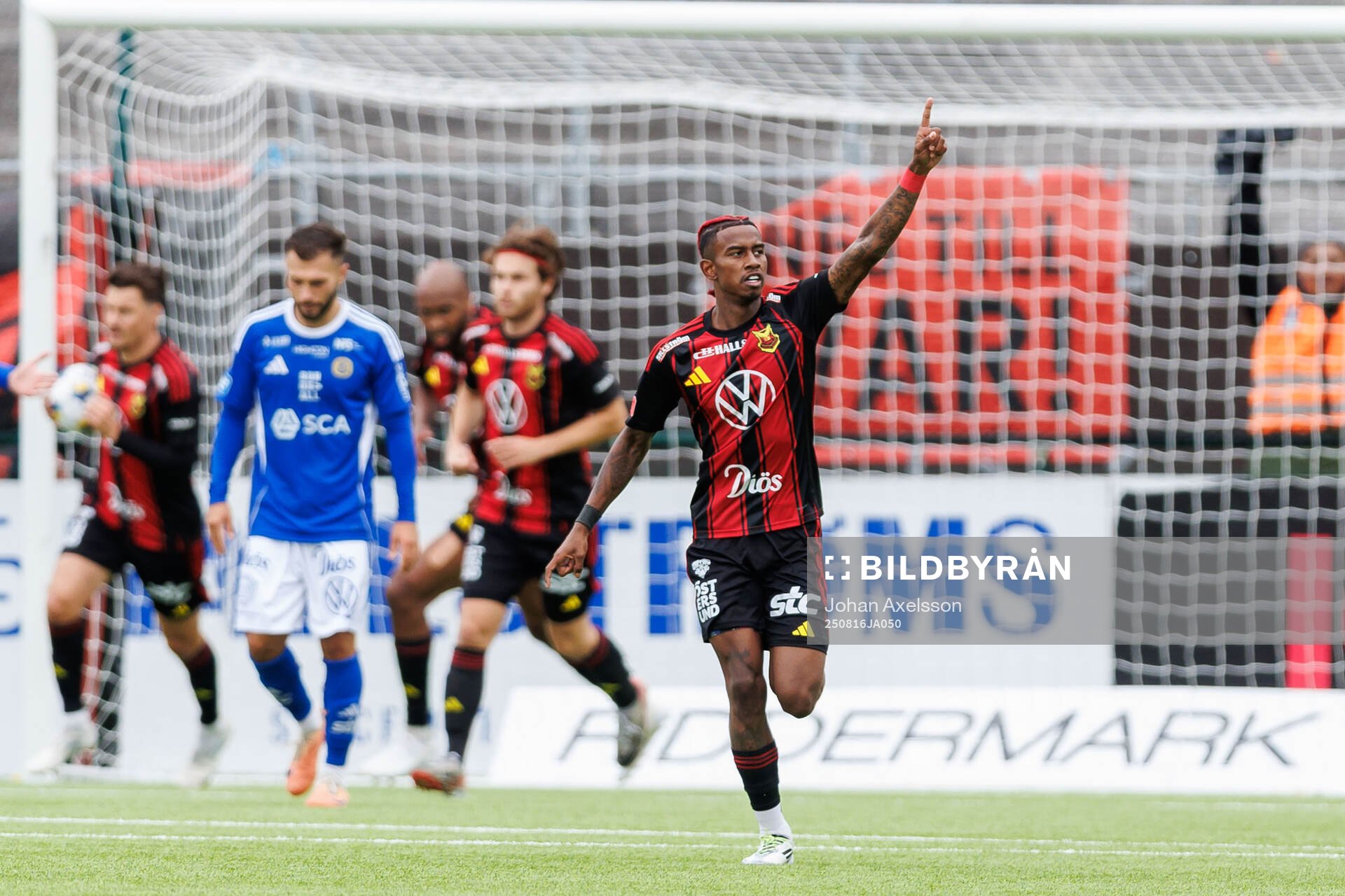 Östersunds Chovanie Shakur Amatkarijo jublar