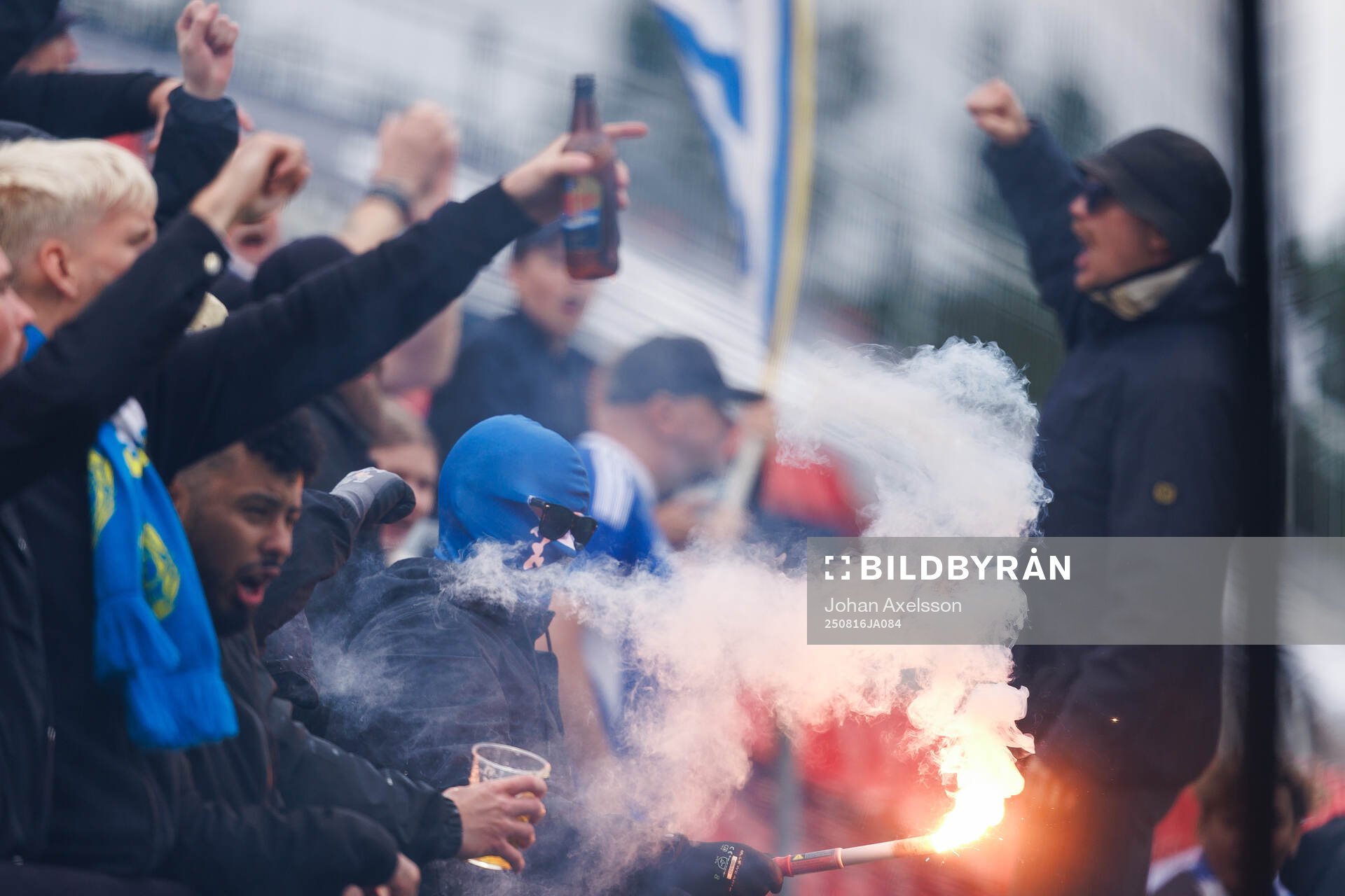 GIF Sundsvalls fans med pyroteknik