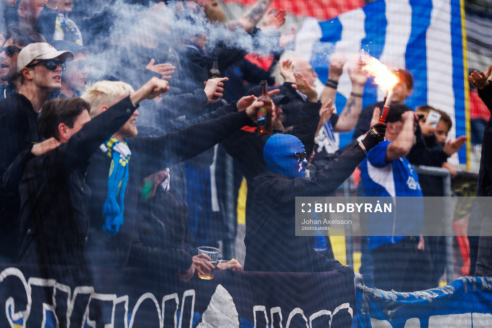 GIF Sundsvalls fans med pyroteknik
