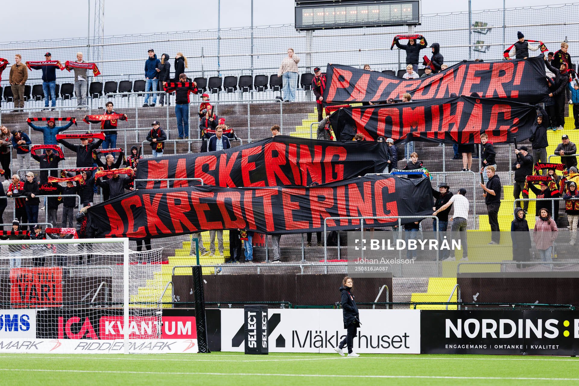 Östersunds fans med tifo