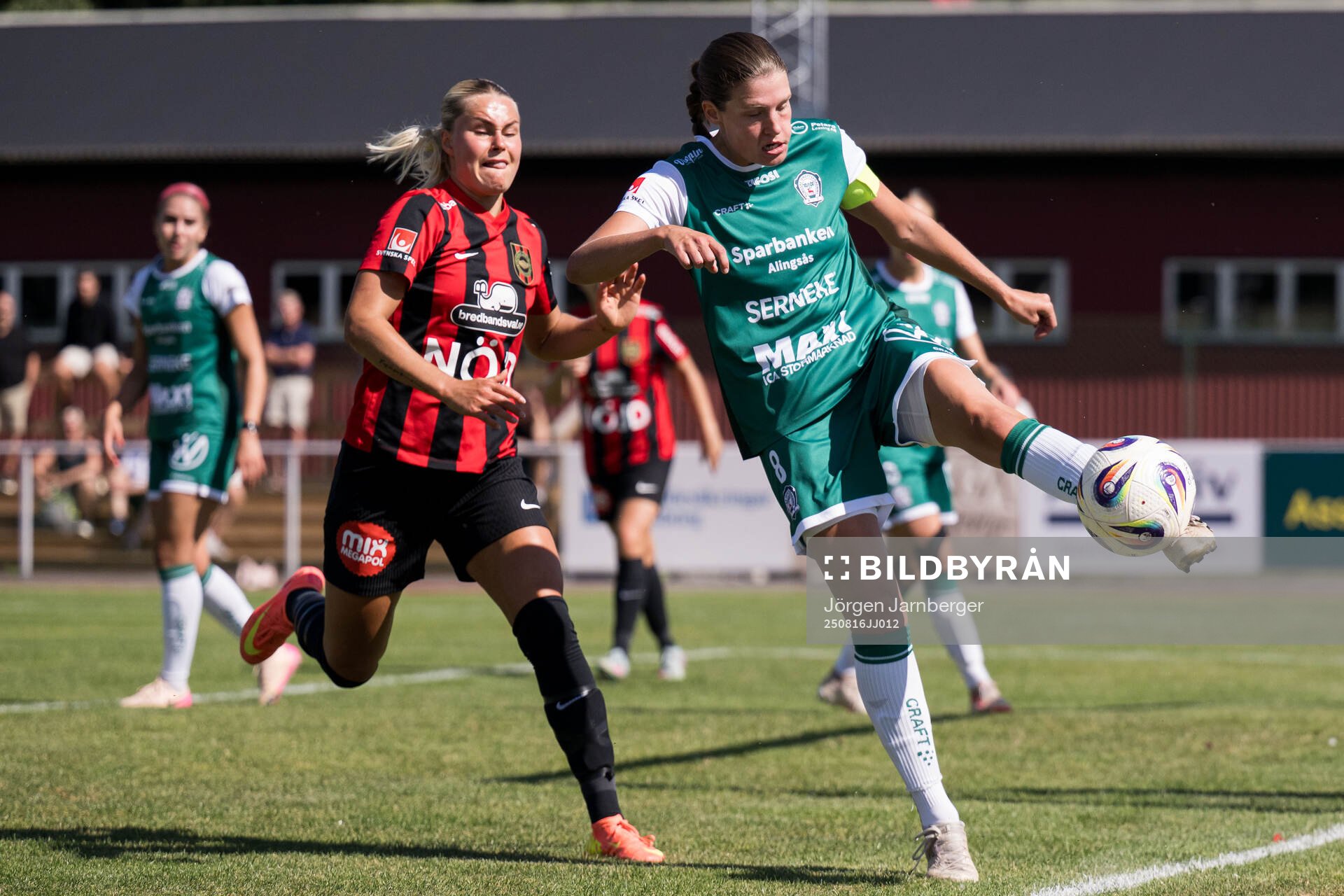Brommapojkarnas Johanna Svedberg och Alingsås Tove Lorén