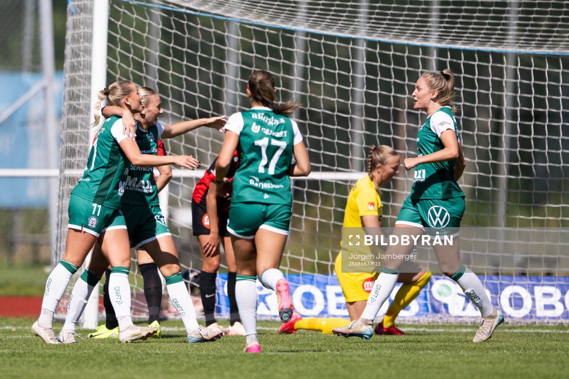 Alingsås spelare jublar