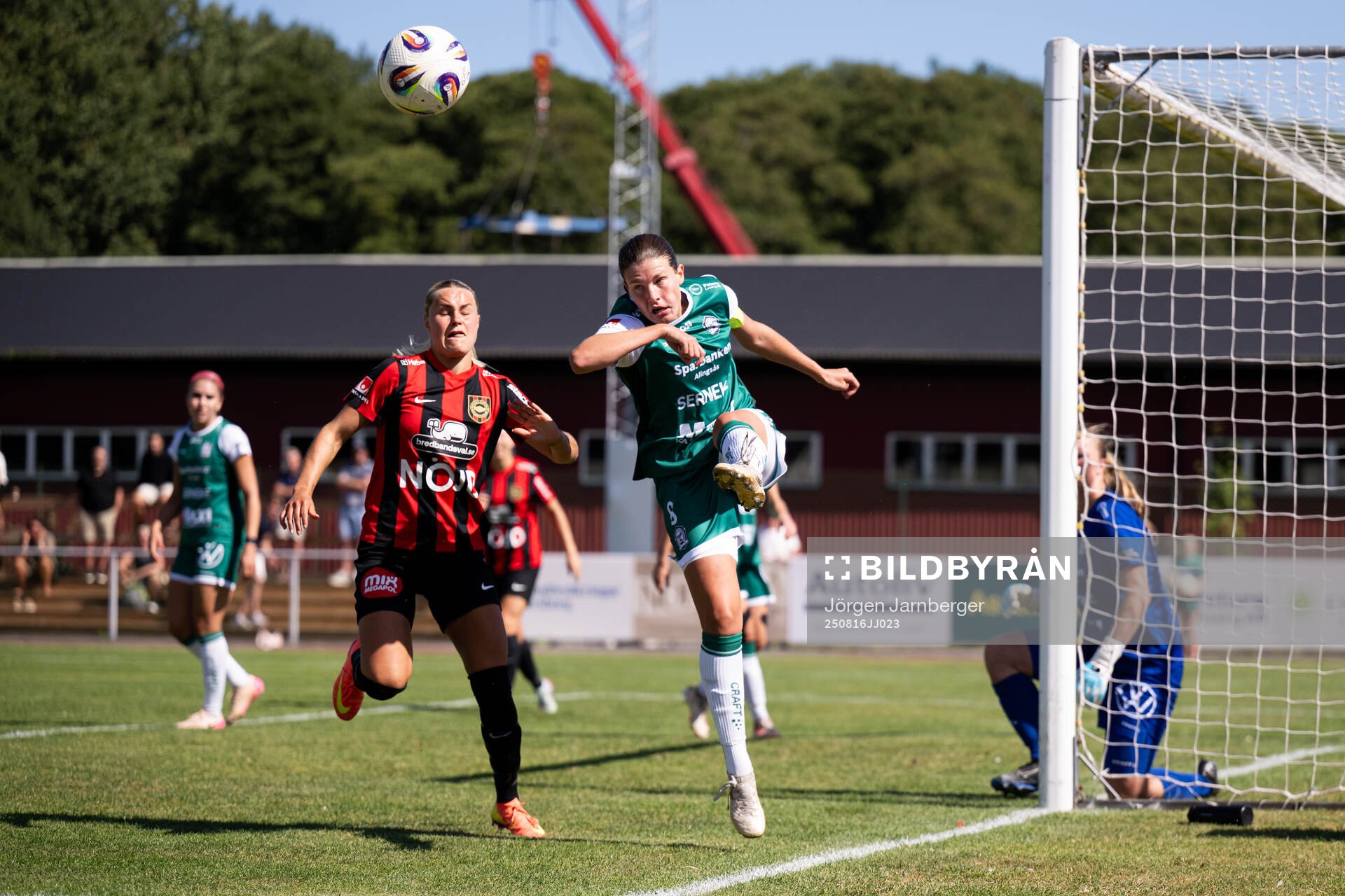 Brommapojkarnas Johanna Svedberg och Alingsås Tove Lorén