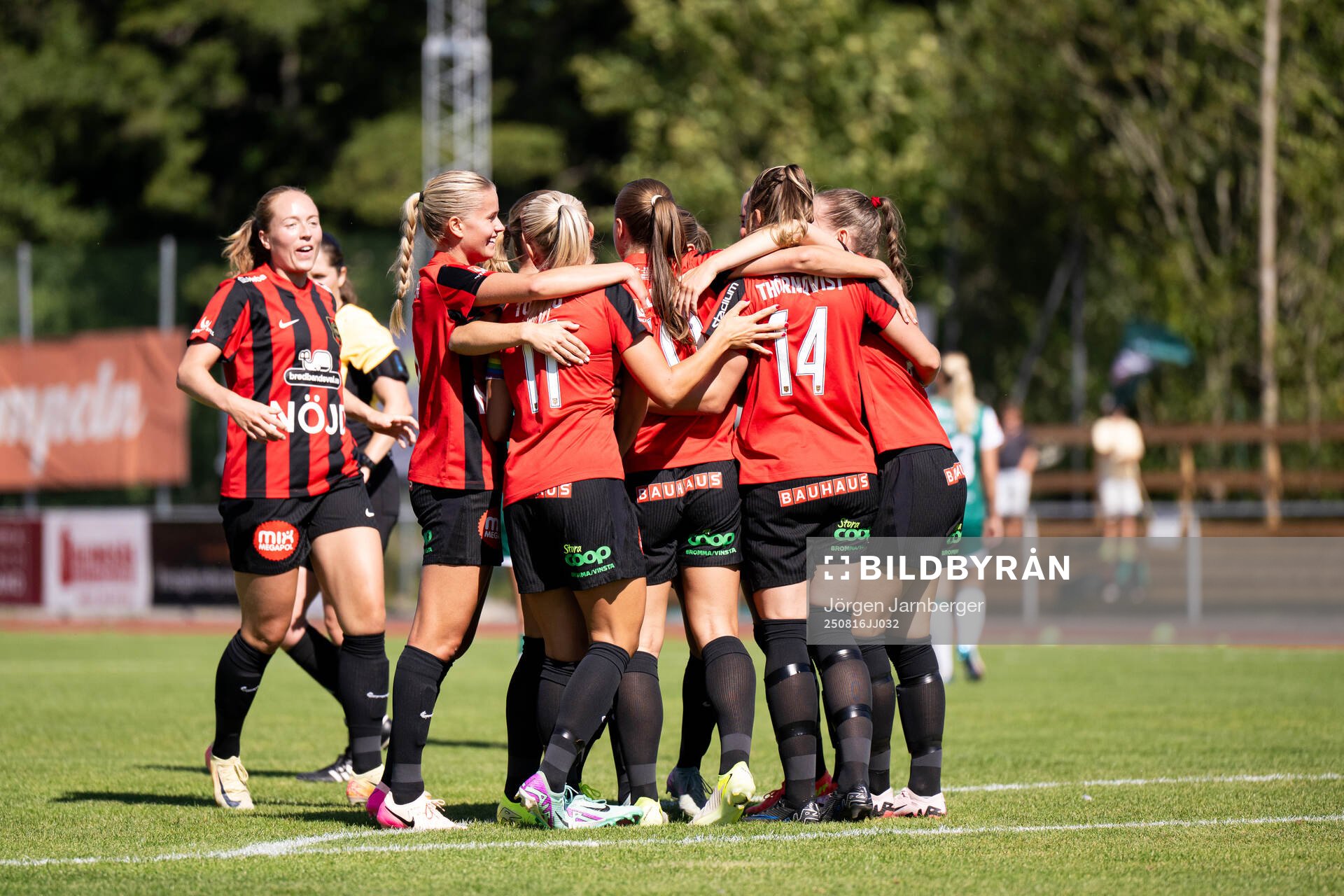 Brommapojkarnas spelare jublar