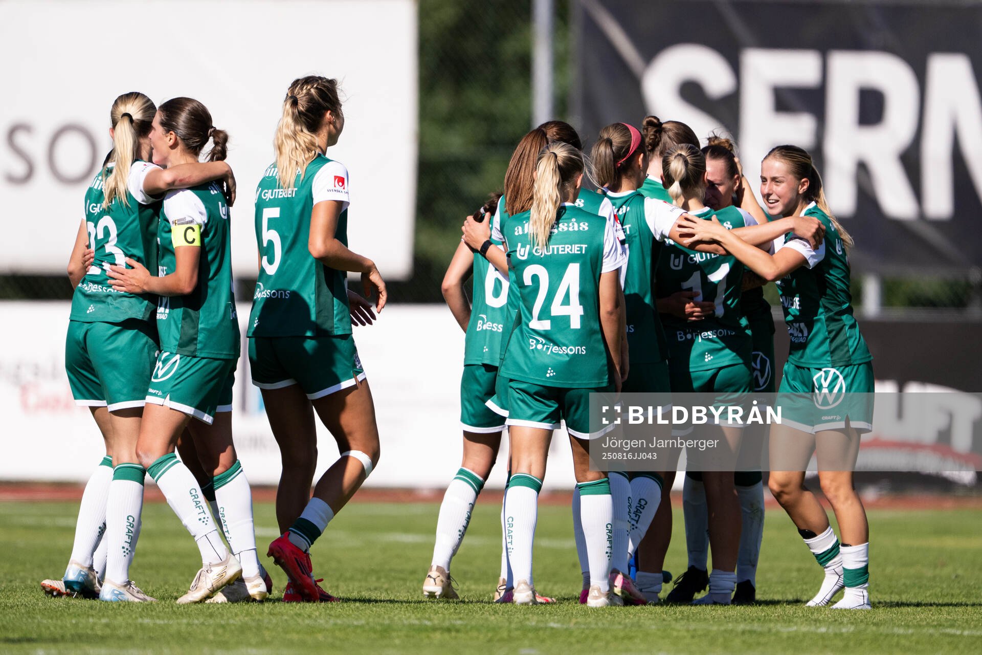 Alingsås spelare jublar