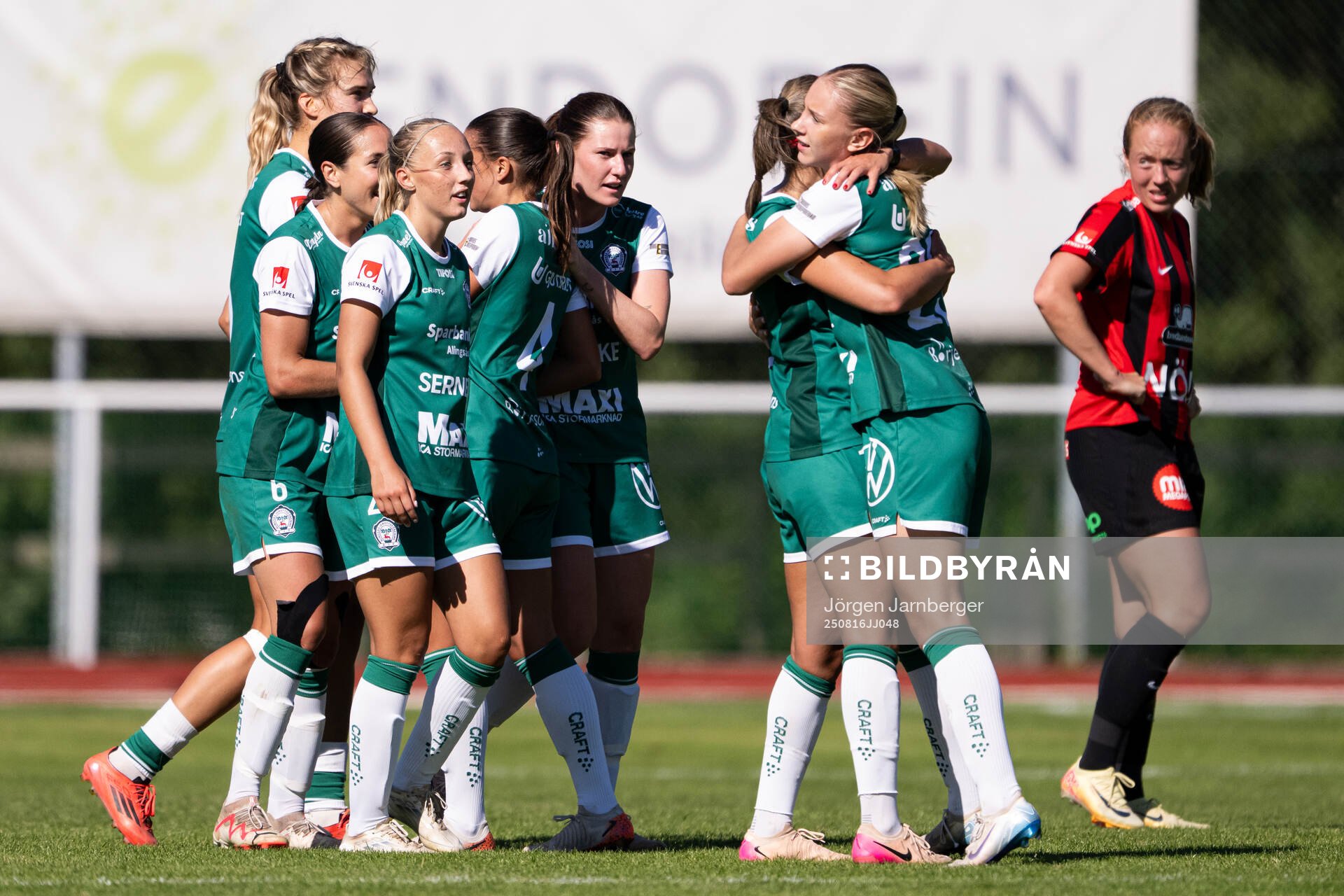 Alingsås spelare jublar