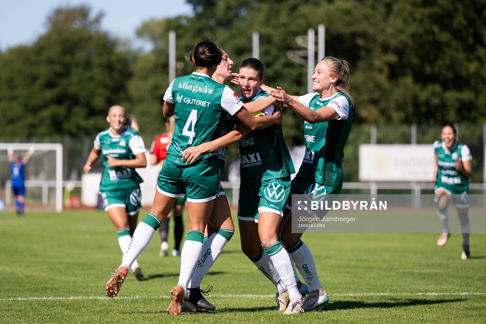 Alingsås spelare jublar