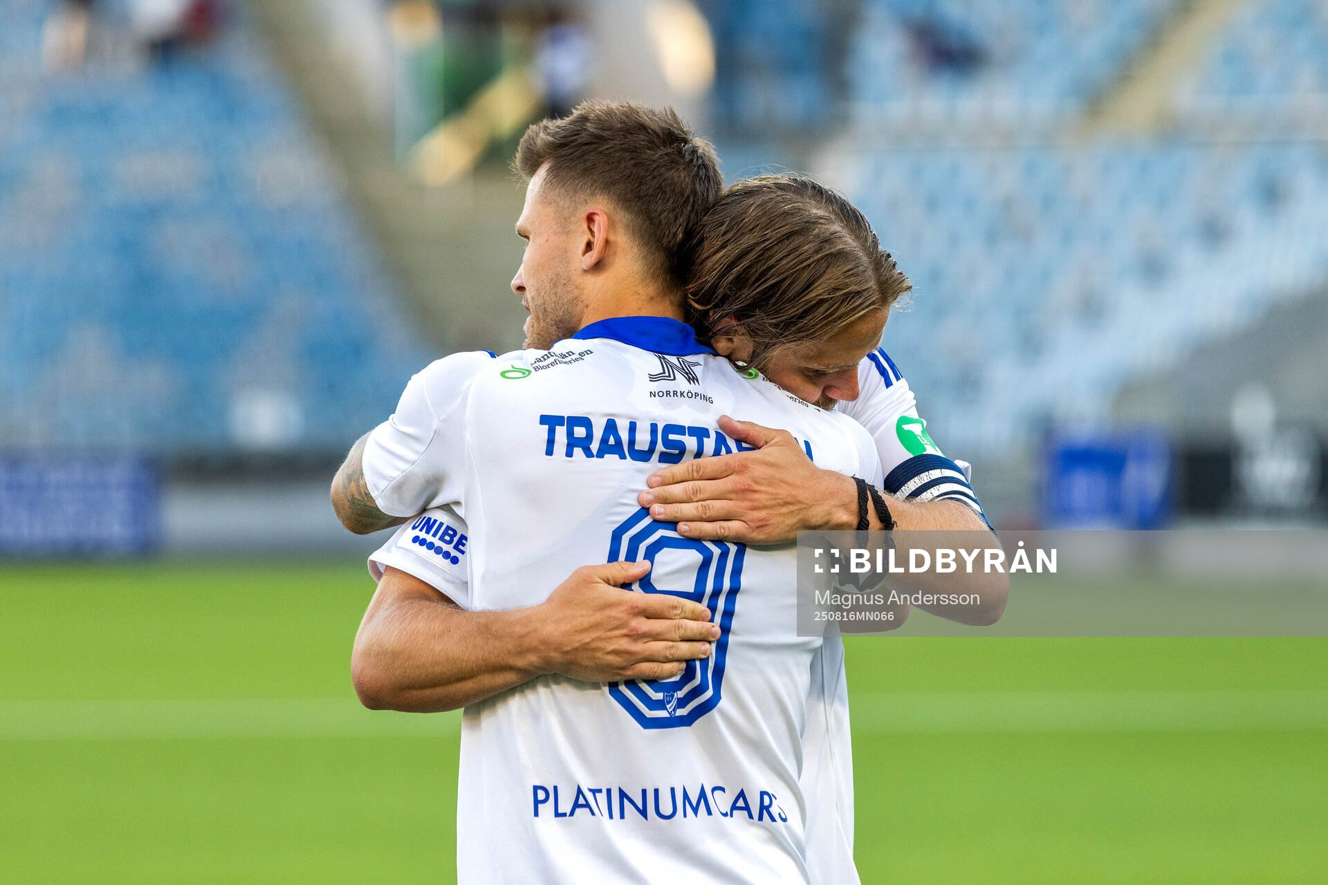 IFK Norrköpings Arnor Traustason jublar med Christoffer